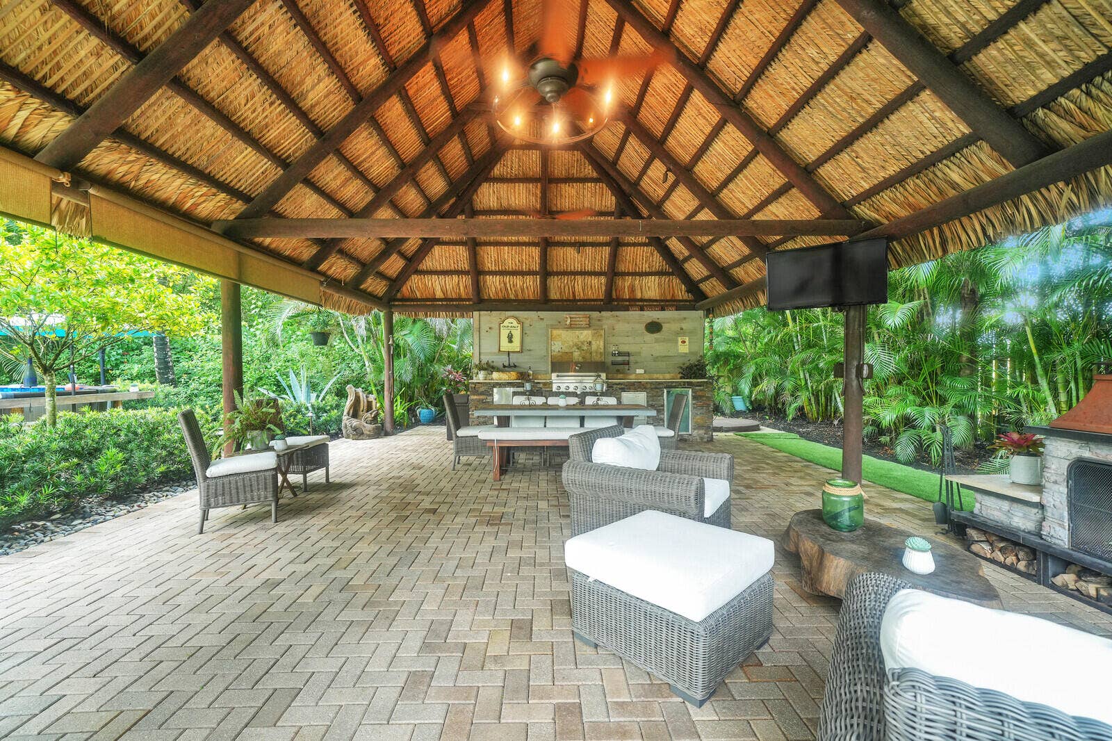 13432 153RD Road N, Jupiter, FL 33478 tiki hut with summer kitchen
