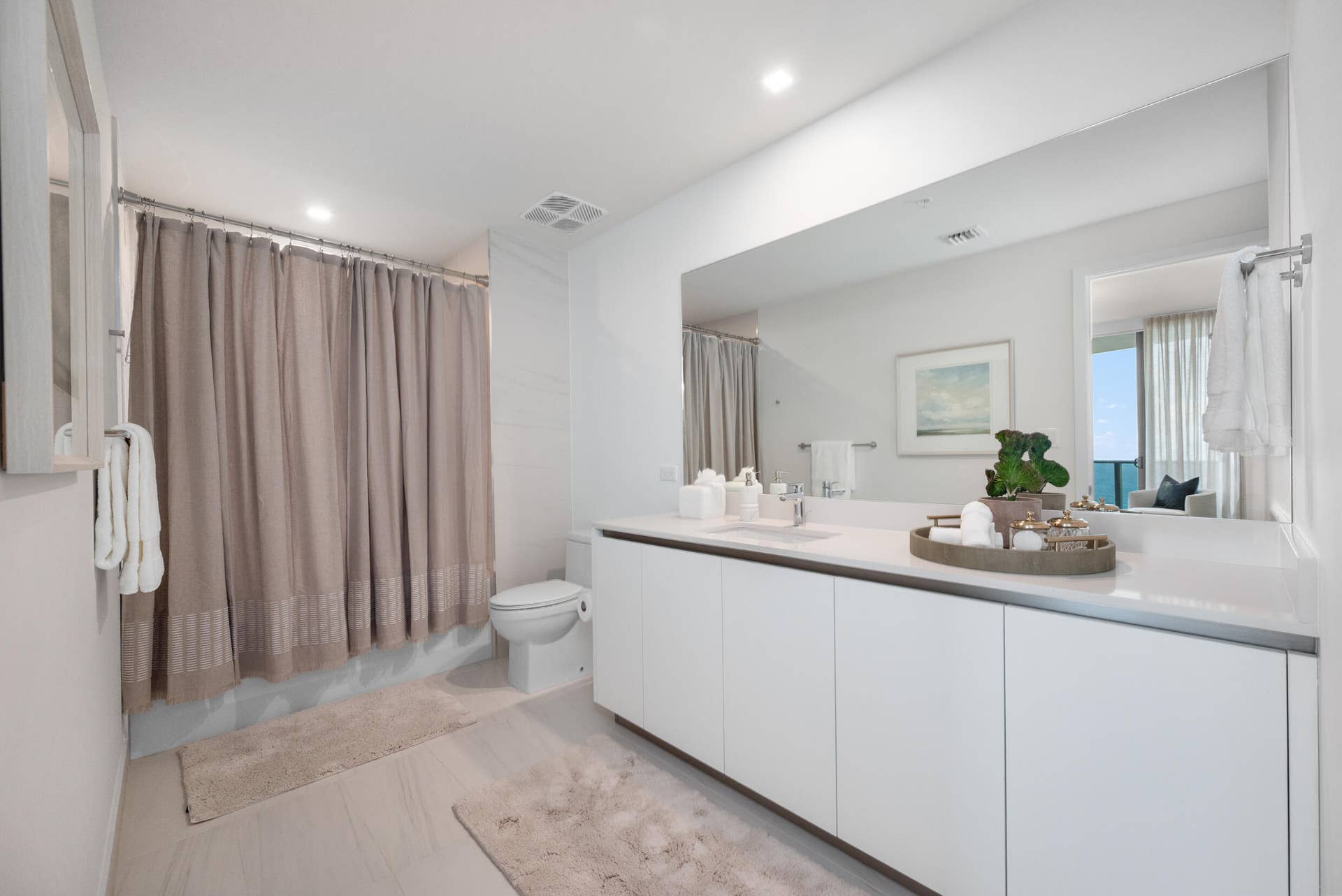 900 N Ocean Boulevard, #MPH02, Pompano Beach, FL 33062 Guest Bathroom