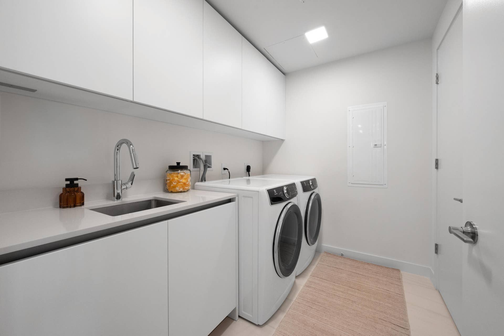 900 N Ocean Boulevard, #MPH02, Pompano Beach, FL 33062 Laundry Room