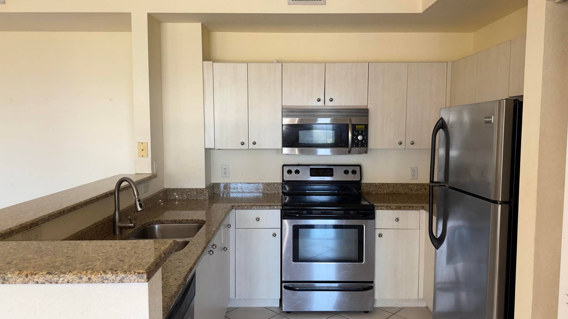 1801 N Flagler Drive, #910, West Palm Beach, West Palm Beach, FL 33407 IMG_0565