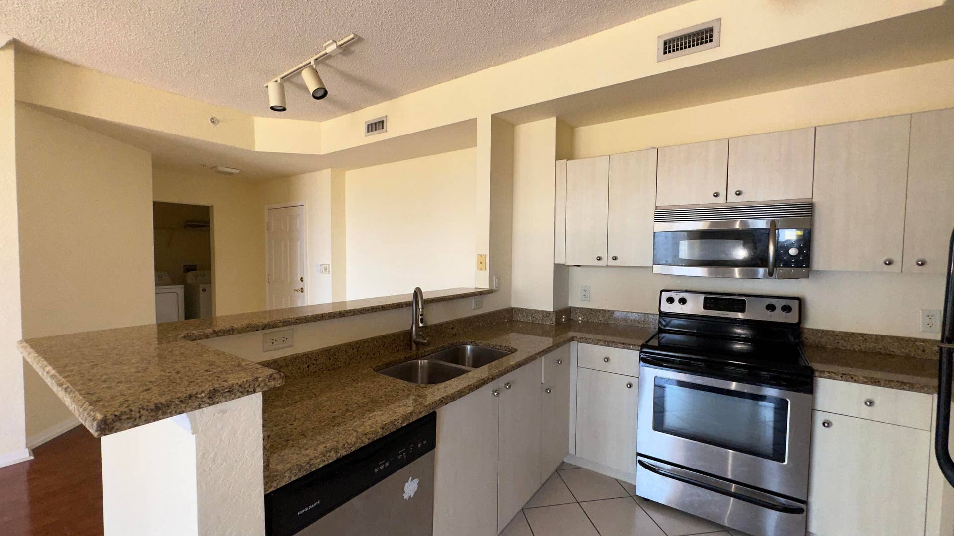1801 N Flagler Drive, #910, West Palm Beach, West Palm Beach, FL 33407 IMG_0566