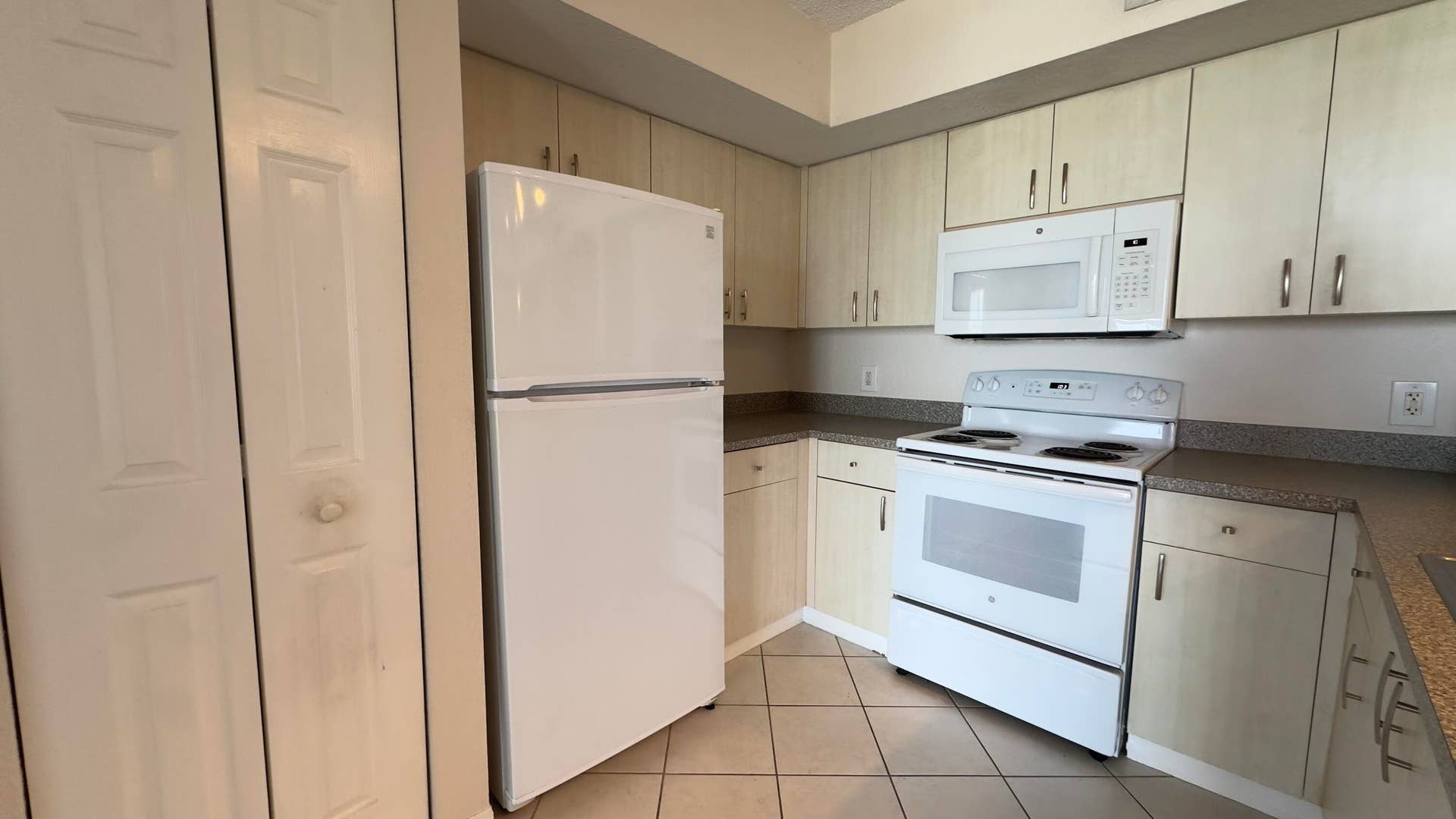 1801 N FLAGLER Drive, #630, West Palm Beach, West Palm Beach, FL 33407 IMG_2206