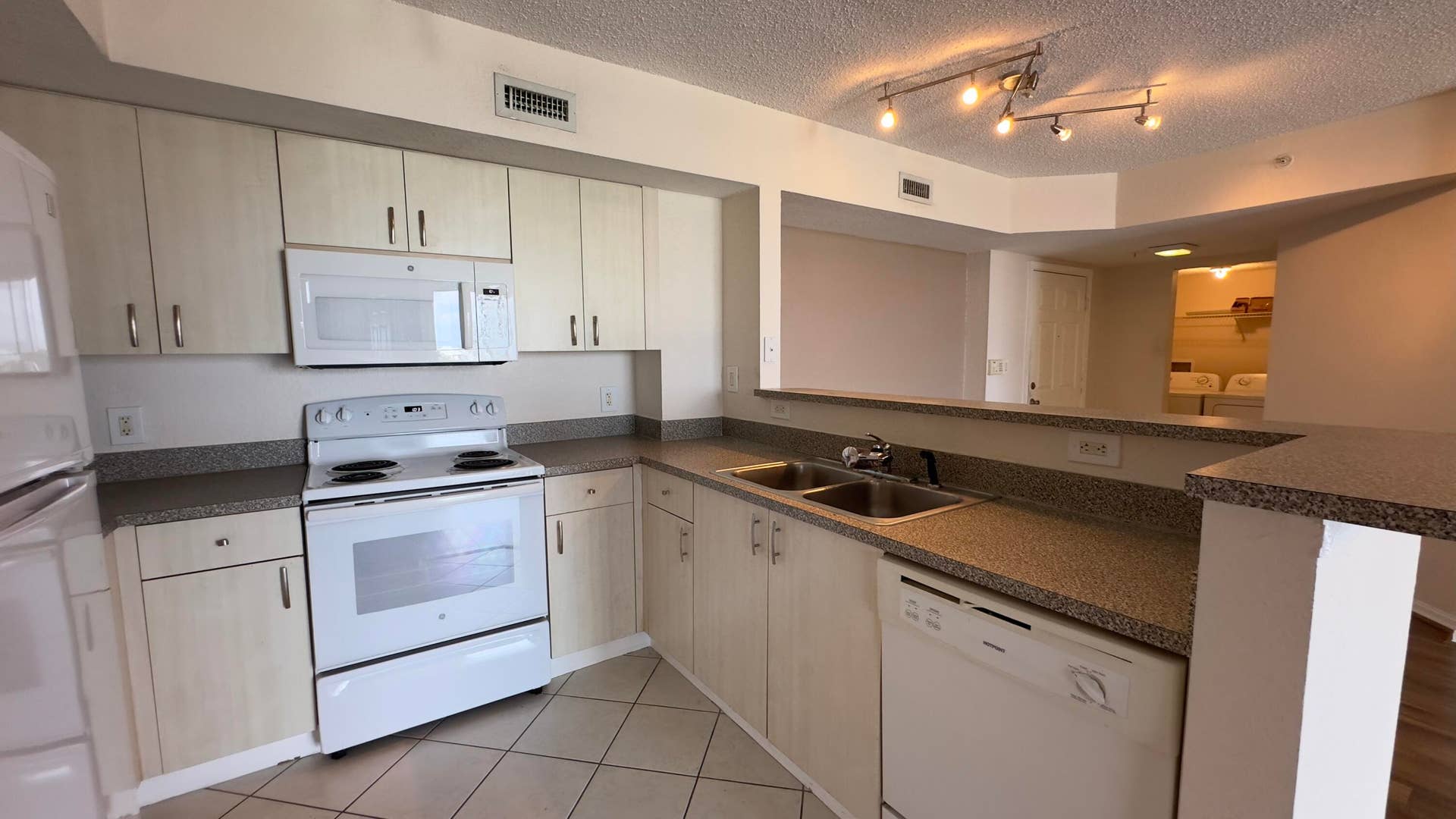 1801 N FLAGLER Drive, #630, West Palm Beach, West Palm Beach, FL 33407 IMG_2205