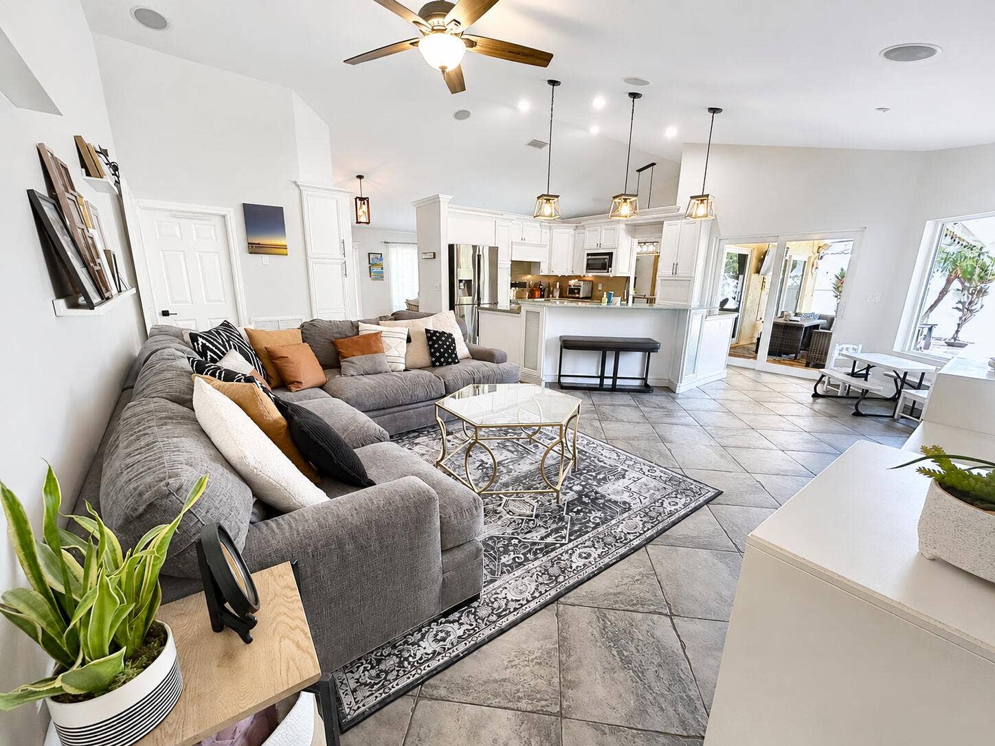 6373 NW 55th Manor, Coral Springs, FL 33067 Living room