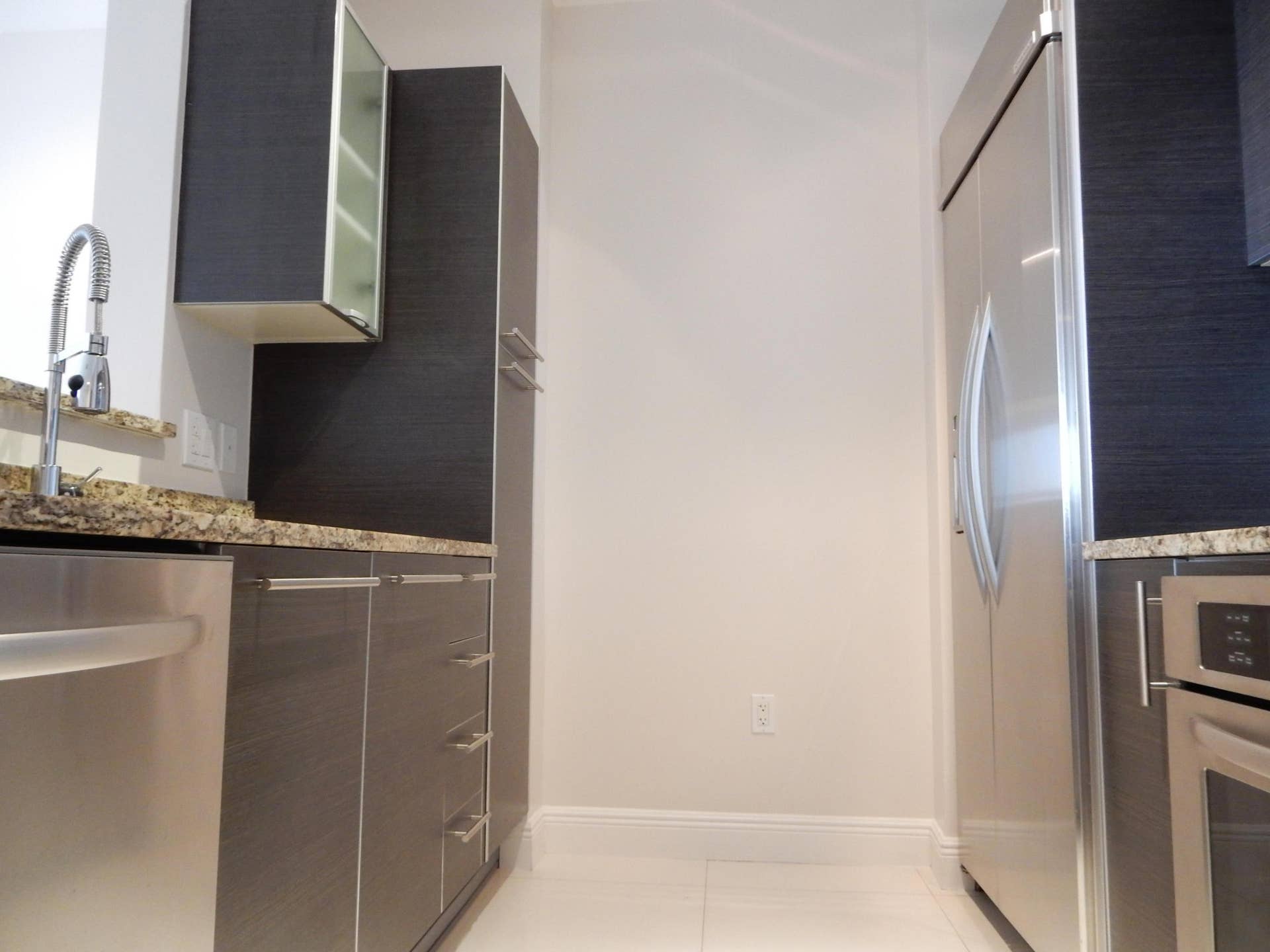 550 Okeechobee Boulevard, #714, West Palm Beach, FL 33401 Kitchen