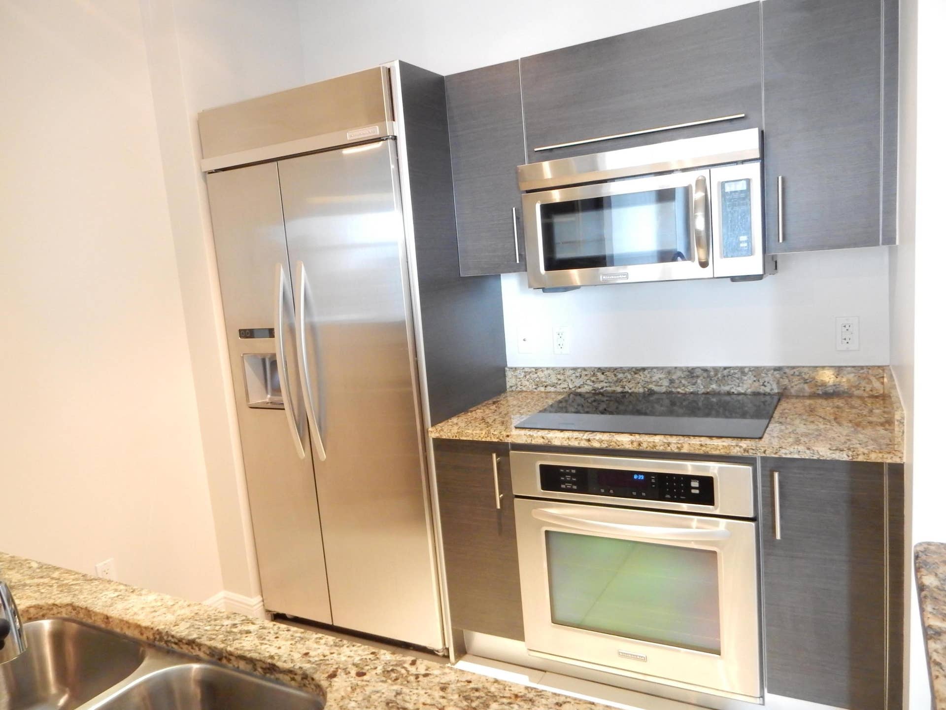 550 Okeechobee Boulevard, #714, West Palm Beach, FL 33401 Kitchen