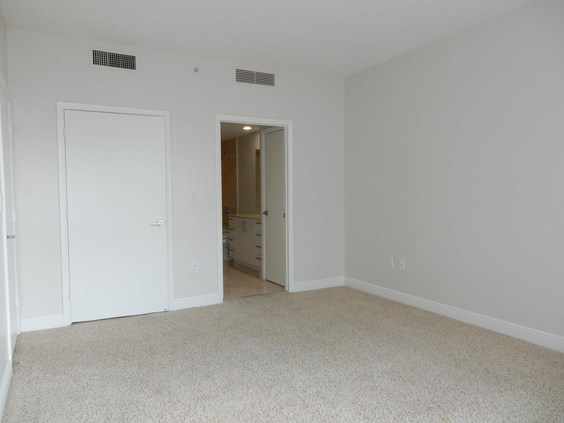 550 Okeechobee Boulevard, #714, West Palm Beach, FL 33401 Room