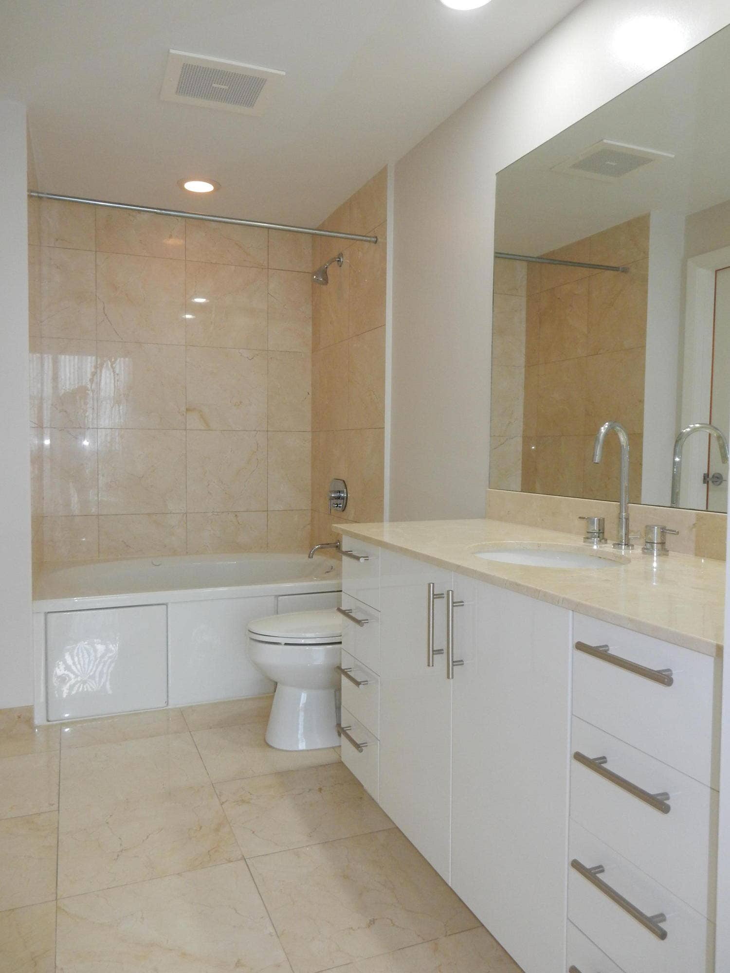 550 Okeechobee Boulevard, #714, West Palm Beach, FL 33401 Bathroom