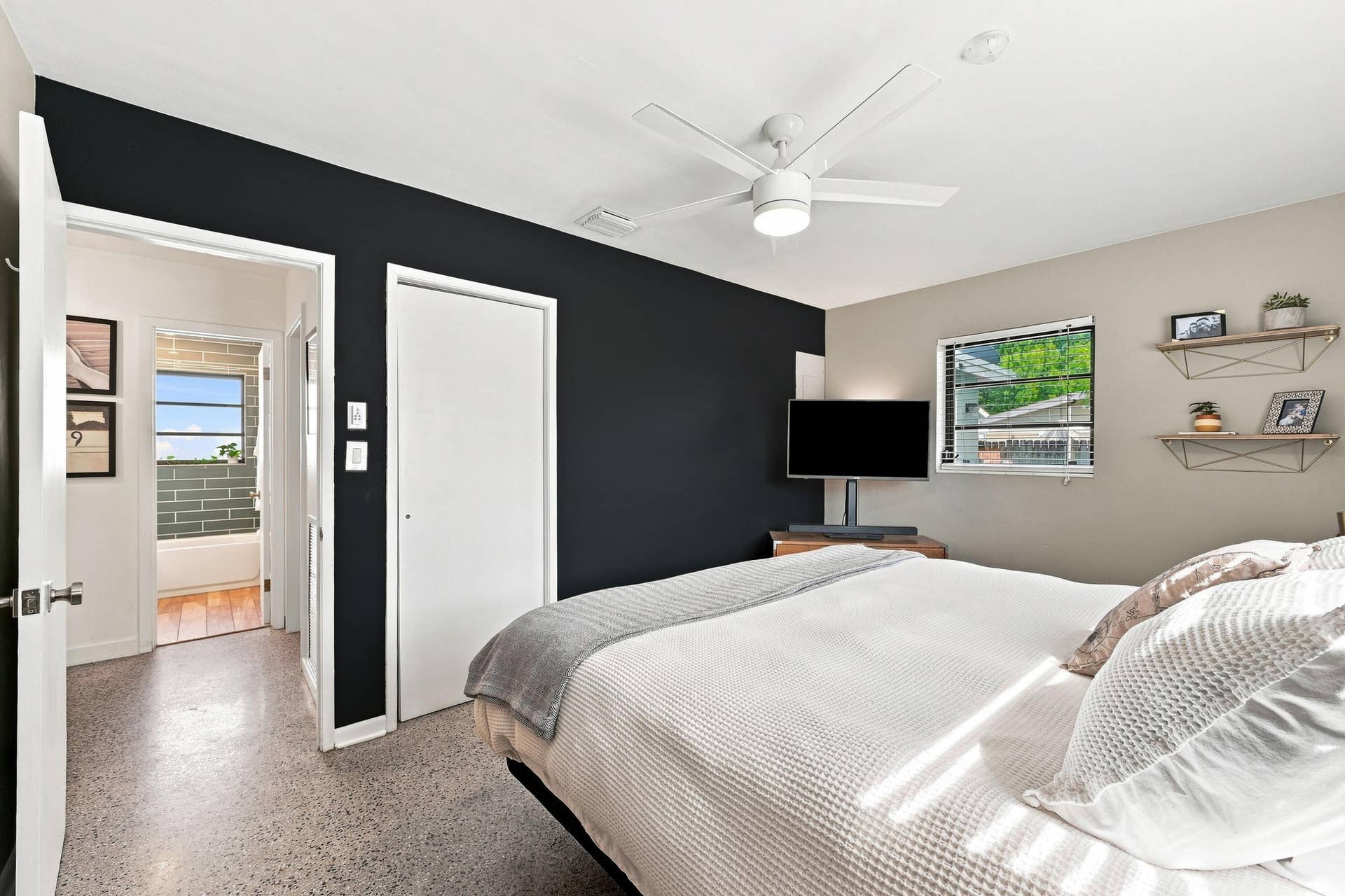 13_bedroom