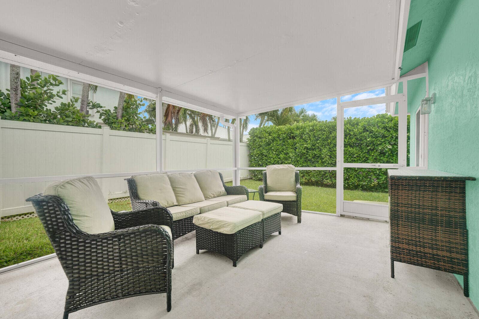 6371 DANIA Street, Jupiter, FL 33458 Screened Back Patio