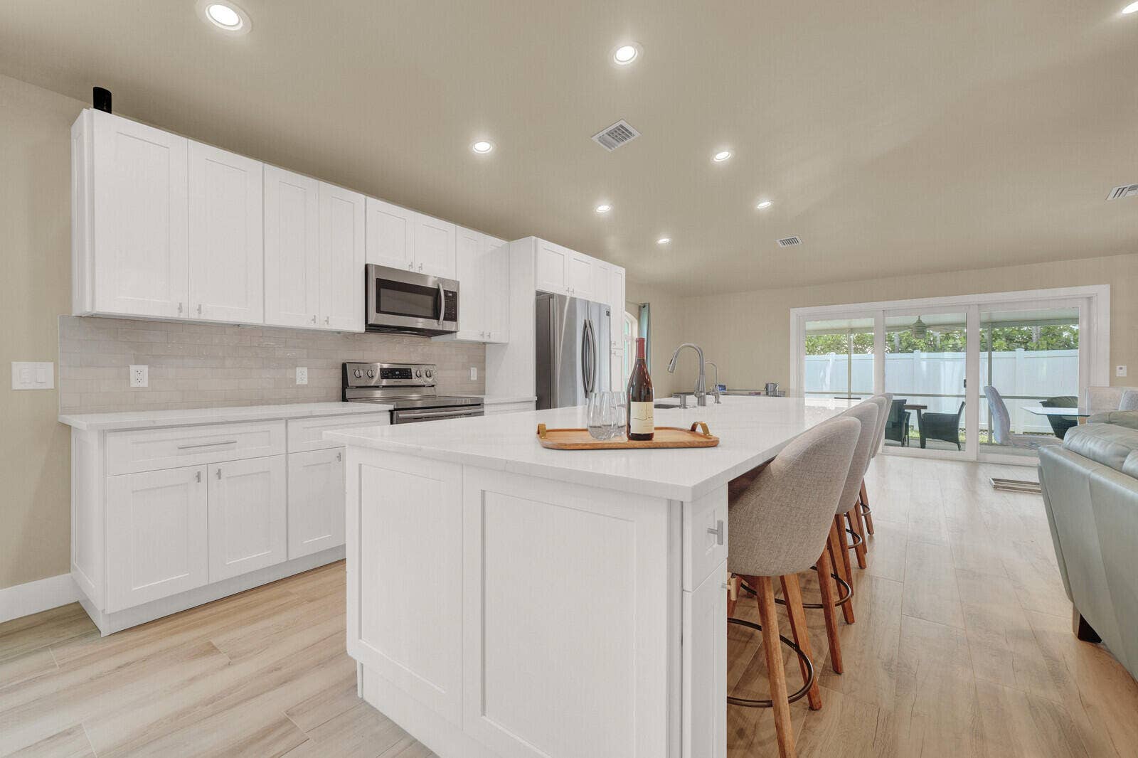 6371 DANIA Street, Jupiter, FL 33458 Kitchen