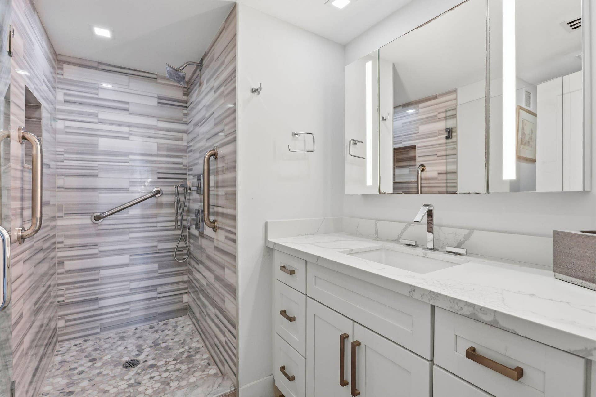 3475 S Ocean Boulevard, #2020, Palm Beach, FL 33480 Guest Bathroom