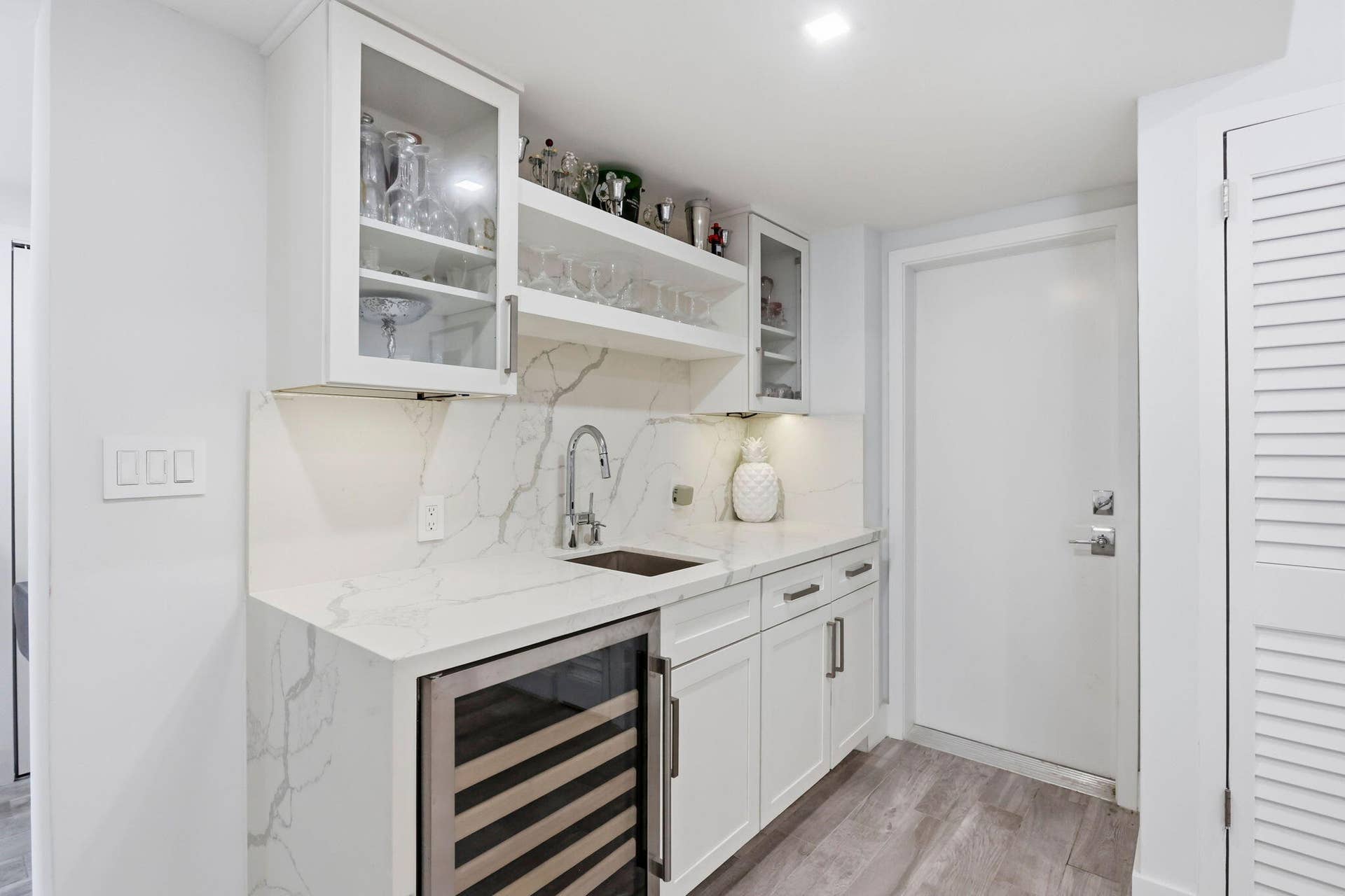 3475 S Ocean Boulevard, #2020, Palm Beach, FL 33480 Bar Area with waterfall countertop and wine cooler.
