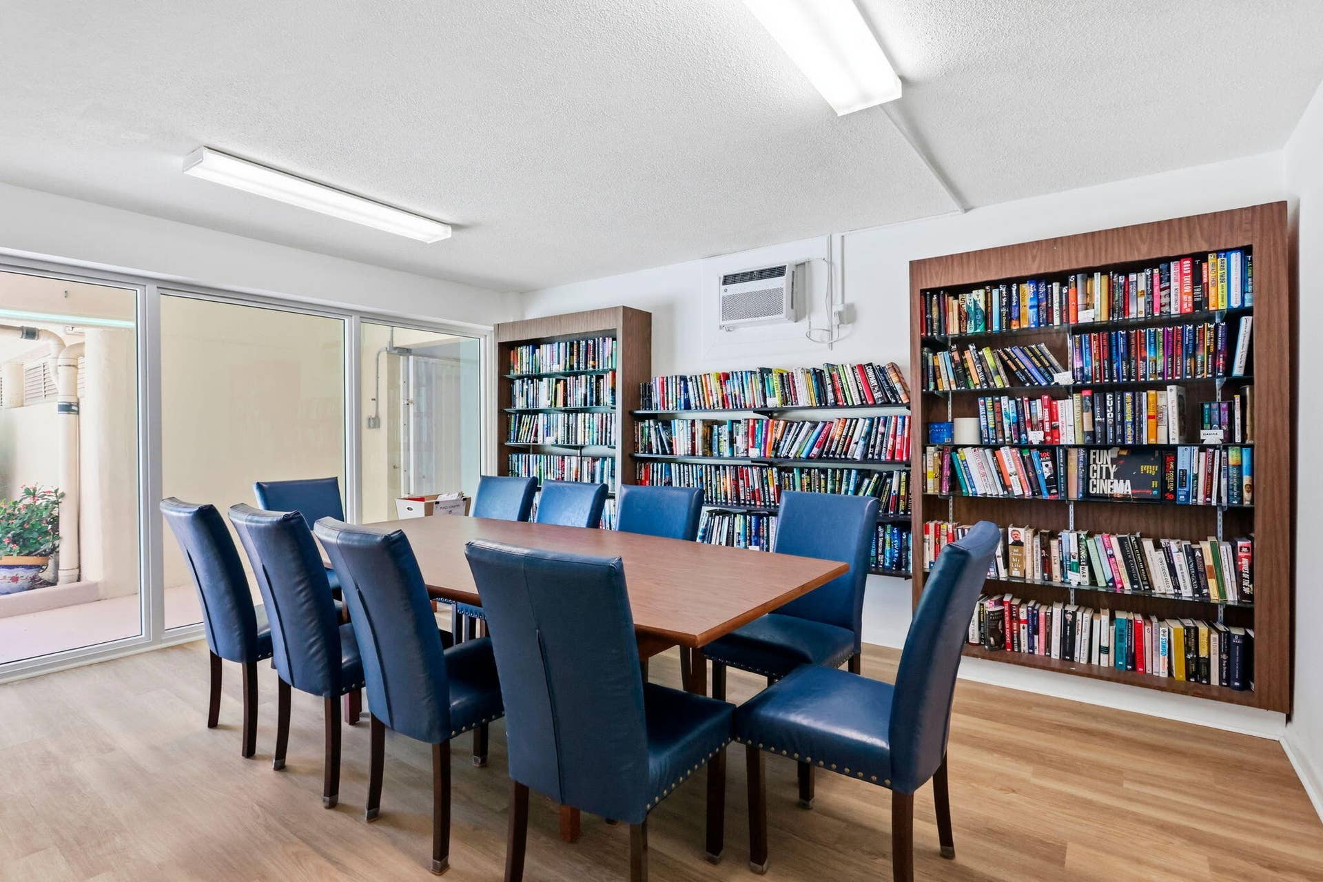 3475 S Ocean Boulevard, #2020, Palm Beach, FL 33480 Library