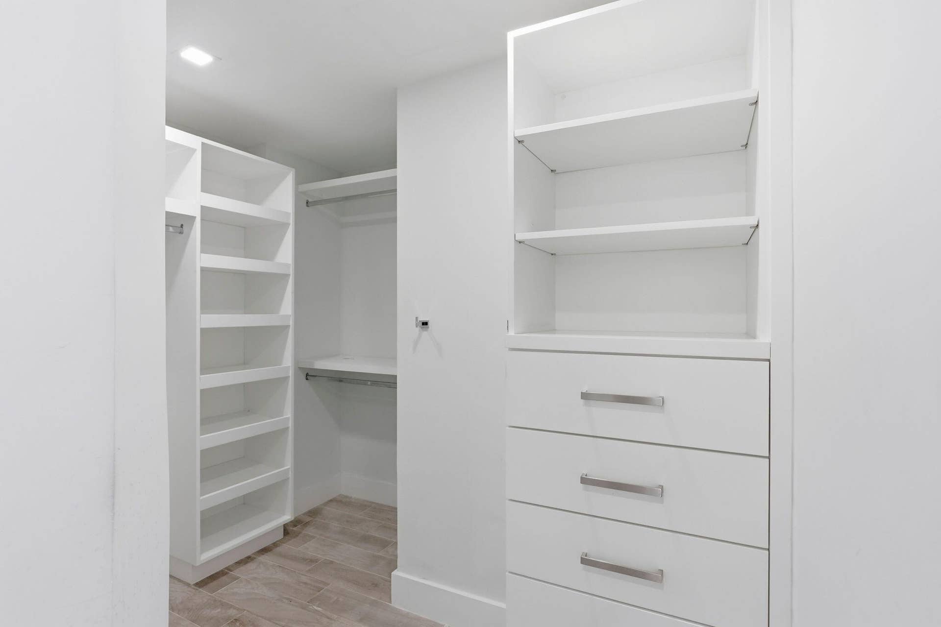 3475 S Ocean Boulevard, #2020, Palm Beach, FL 33480 Spacious Walk-In Closet