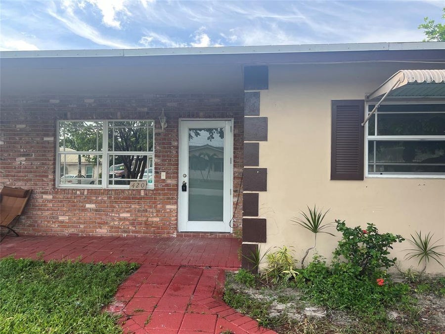 Property photo for 420 SE 13th Drive, Deerfield Beach, FL