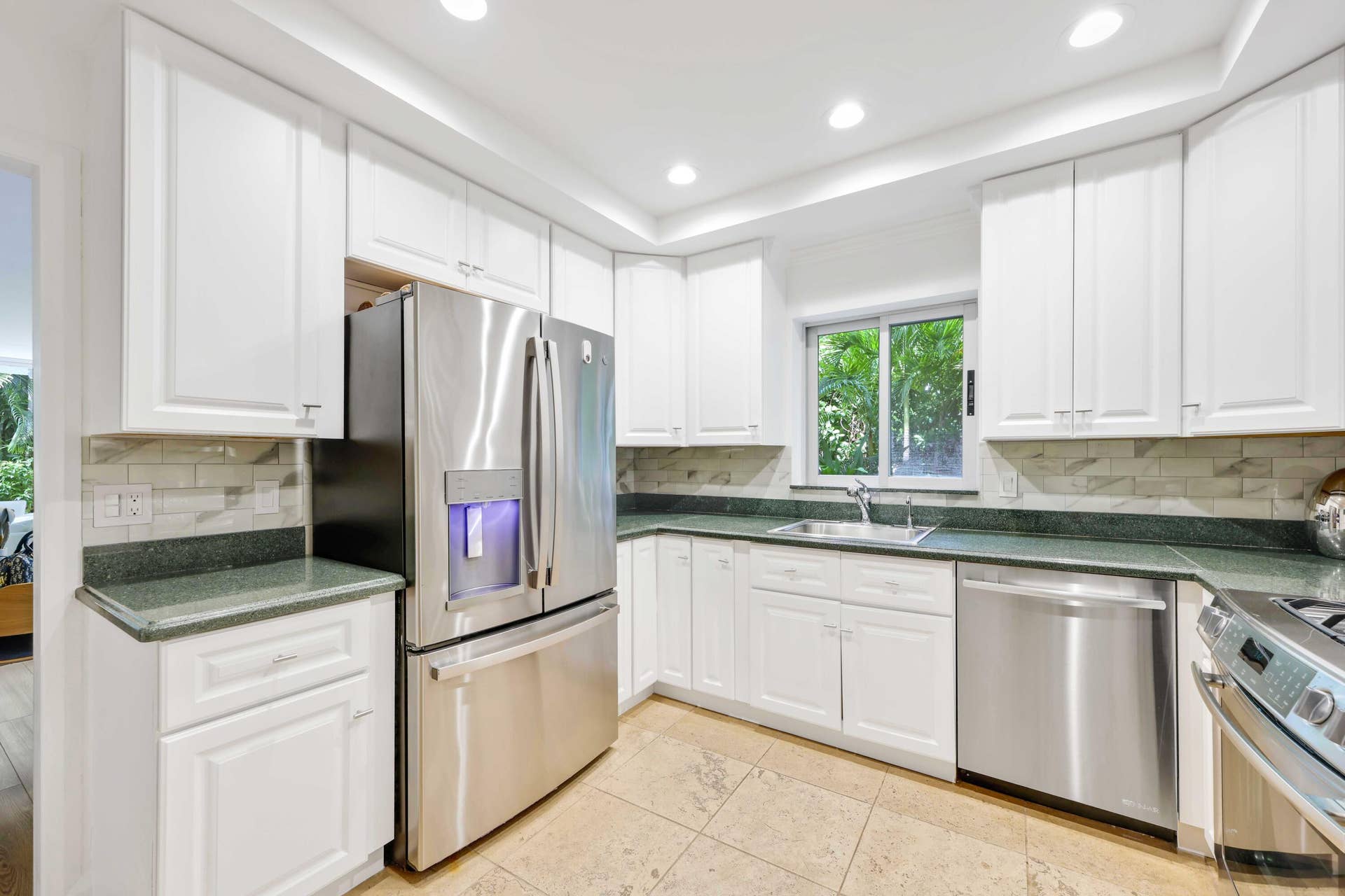 429 Australian Avenue, #3, Palm Beach, FL 33480 Kitchen