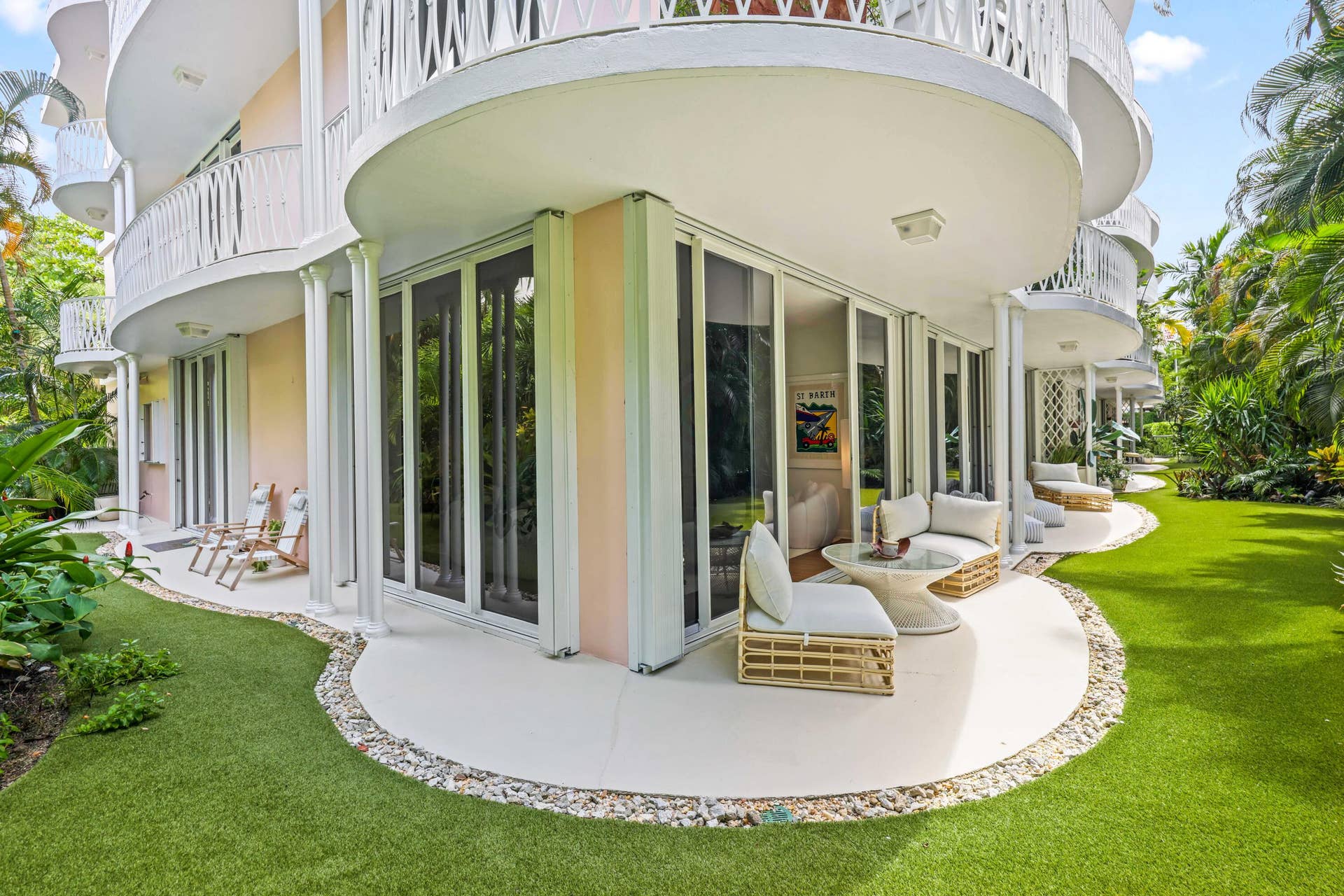 429 Australian Avenue, #3, Palm Beach, FL 33480 Corner Covered Loggia