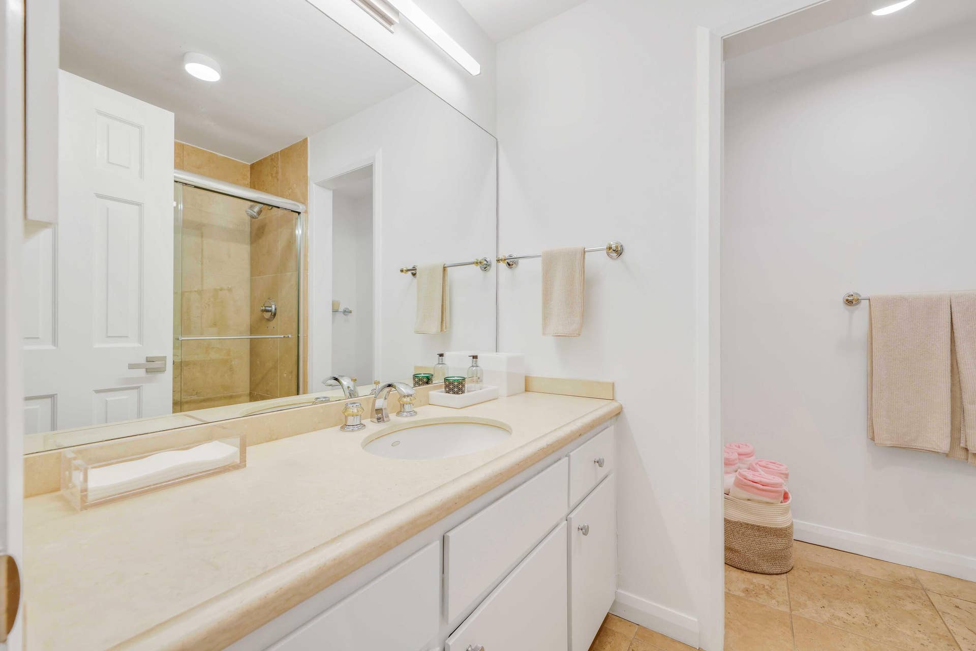 429 Australian Avenue, #3, Palm Beach, FL 33480 Guest Bathroom