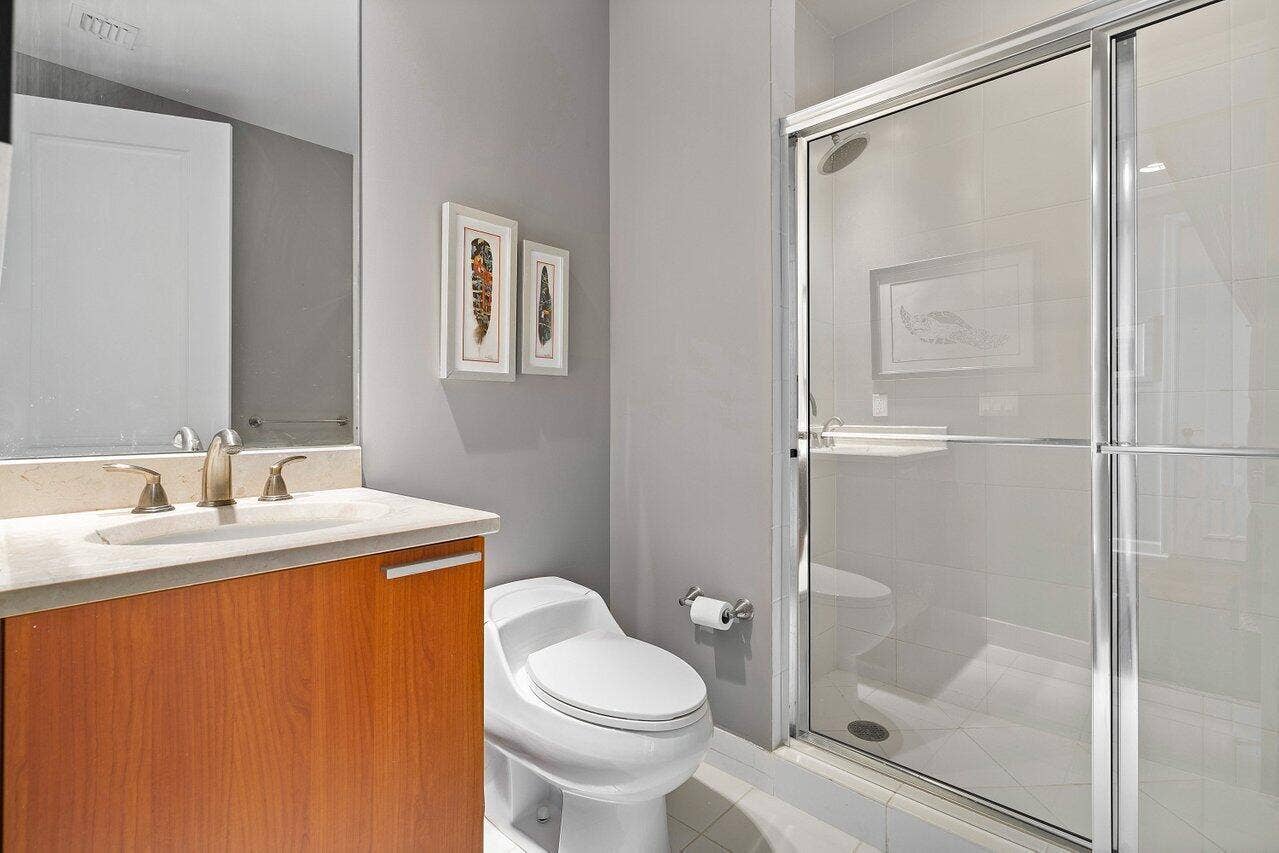 2640 Lake Shore Drive, #2609, Riviera Beach, Riviera Beach, FL 33404 guest bathroom