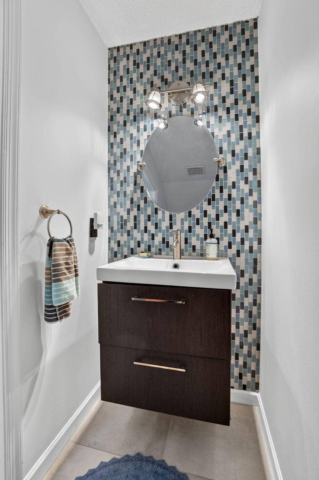 2260 Discovery Circle W, Deerfield Beach, FL 33442 Powder Room, First floor