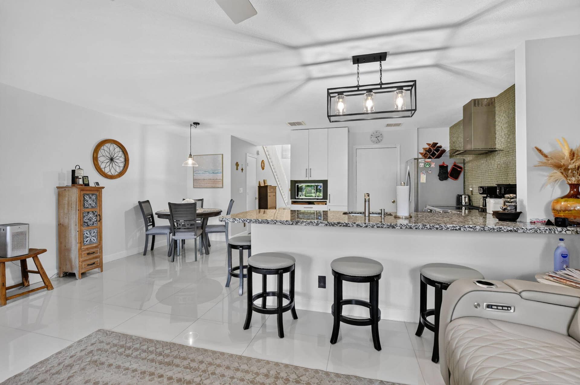 2260 Discovery Circle W, Deerfield Beach, FL 33442 Breakfast Bar