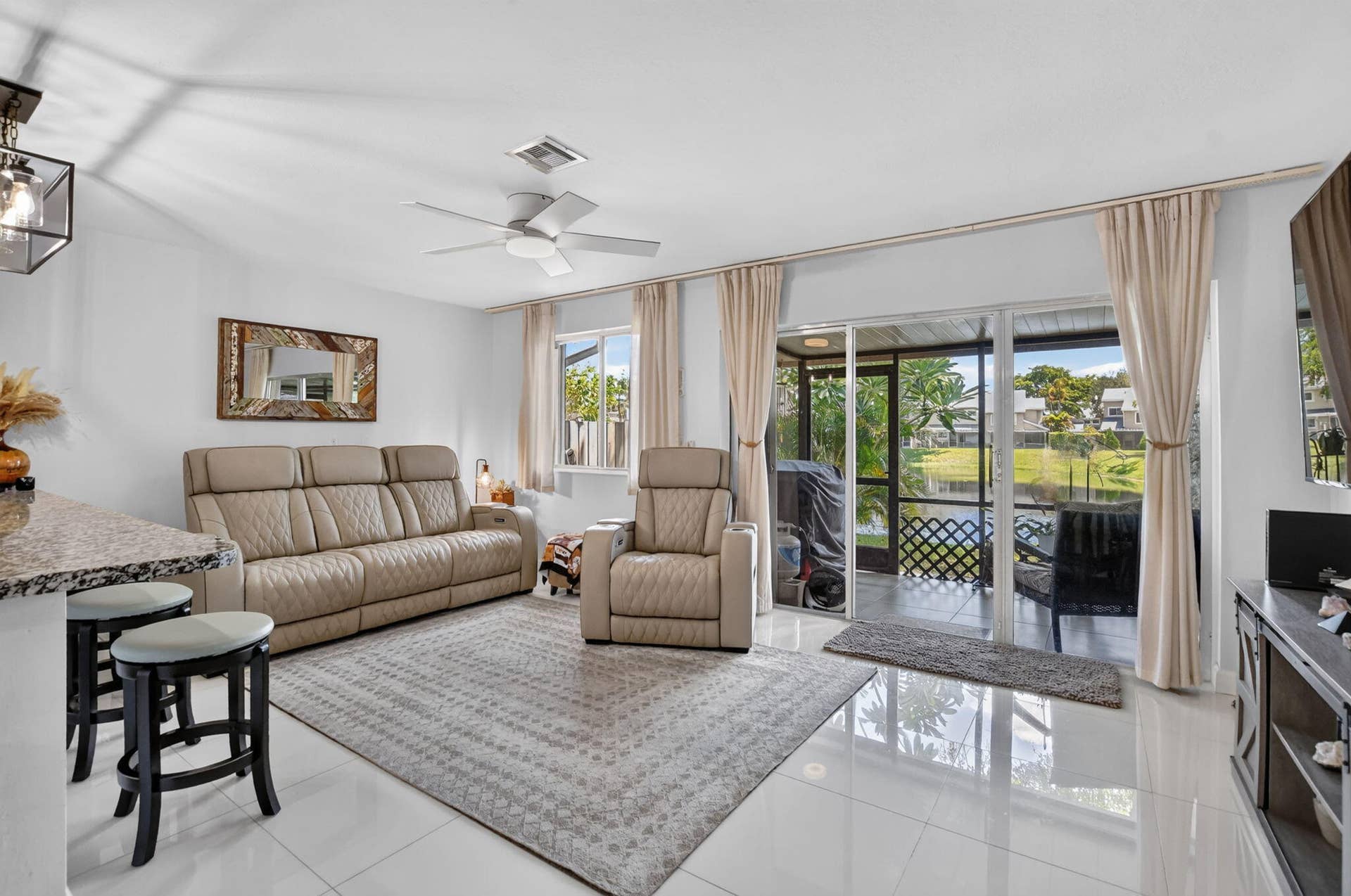 2260 Discovery Circle W, Deerfield Beach, FL 33442 Living Room