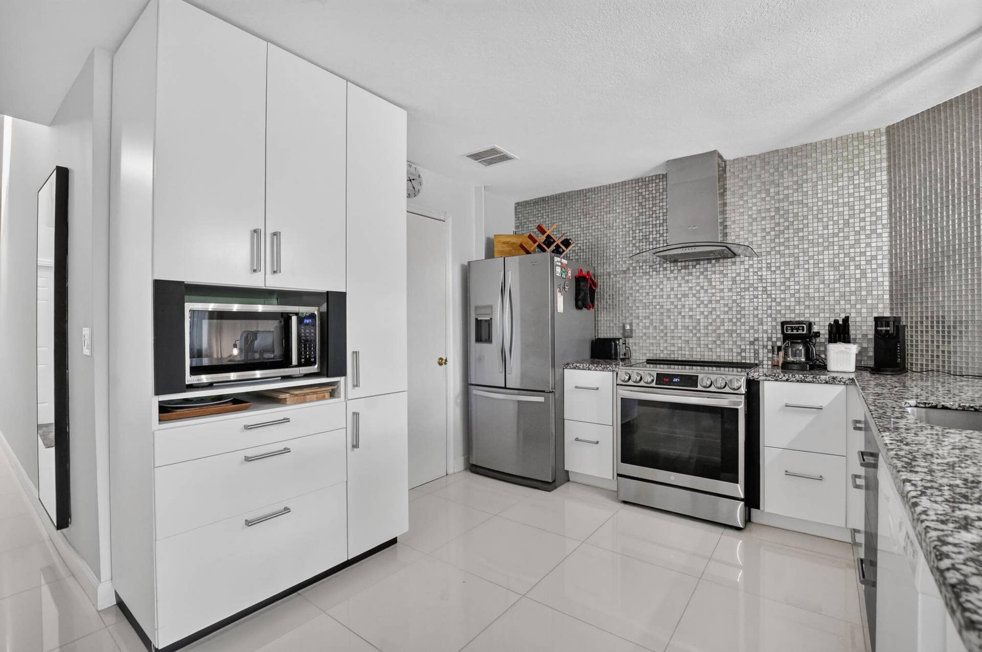 2260 Discovery Circle W, Deerfield Beach, FL 33442 Custom Kitchen