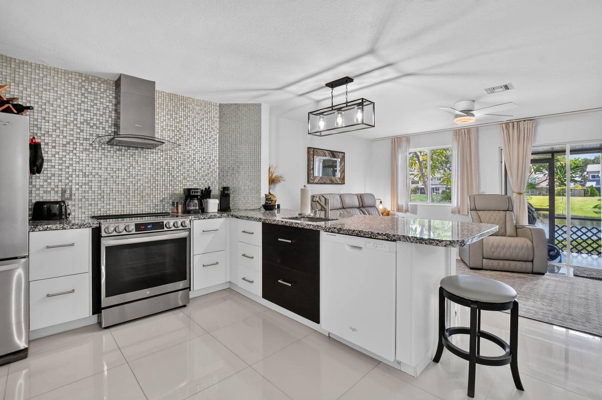 2260 Discovery Circle W, Deerfield Beach, FL 33442 Custom OPEN Kitchen