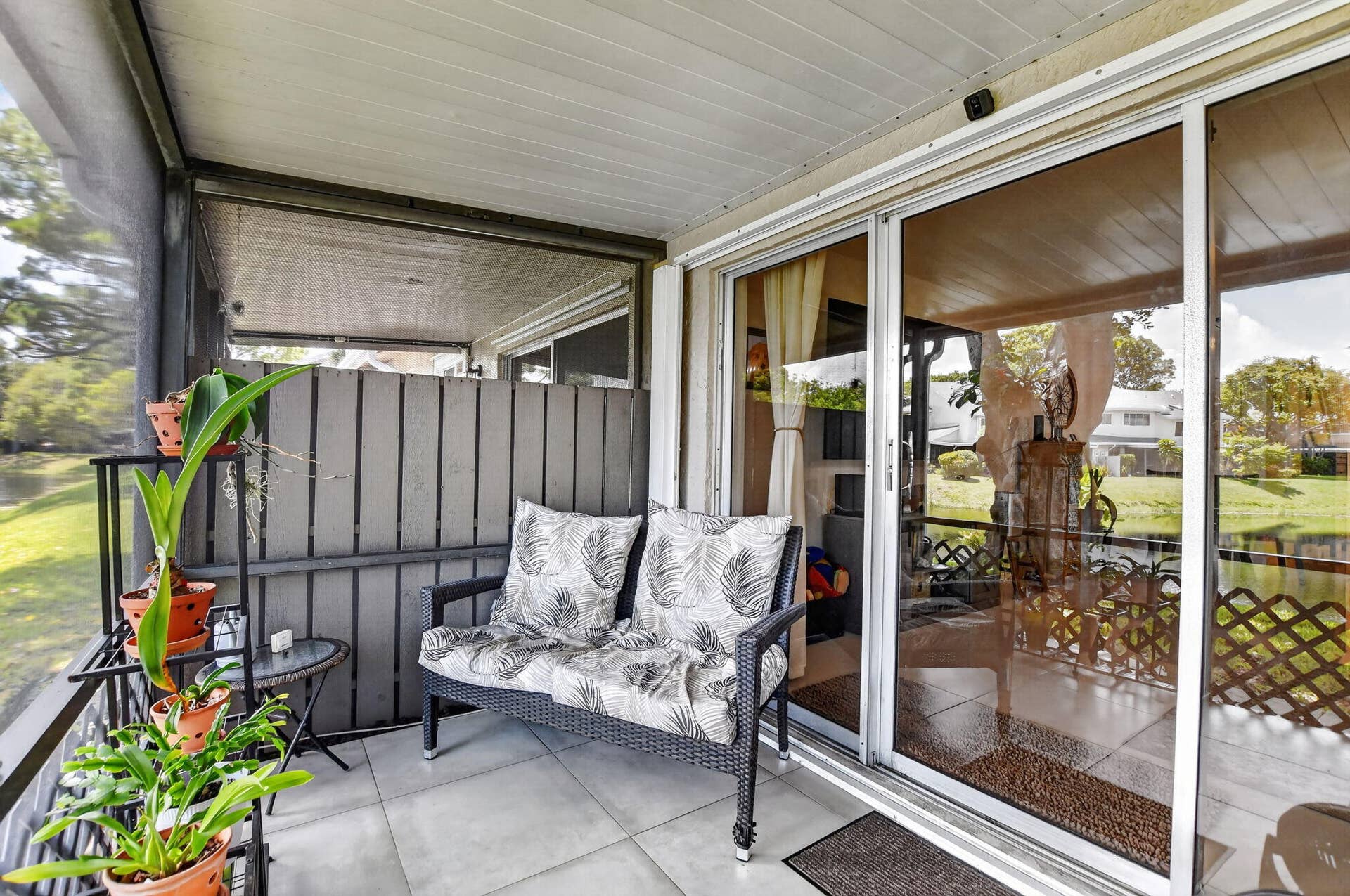 2260 Discovery Circle W, Deerfield Beach, FL 33442 Lanai on Lake
