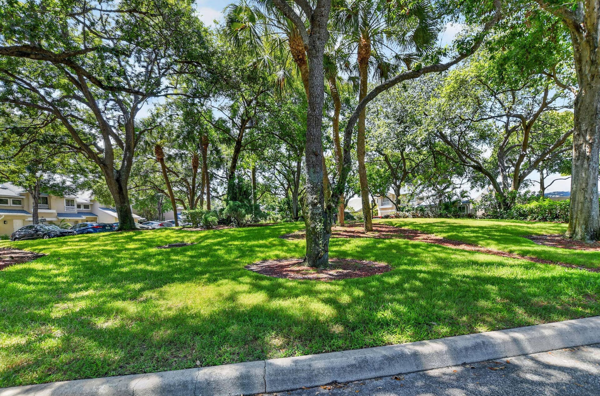 2260 Discovery Circle W, Deerfield Beach, FL 33442 Park can walk your dog
