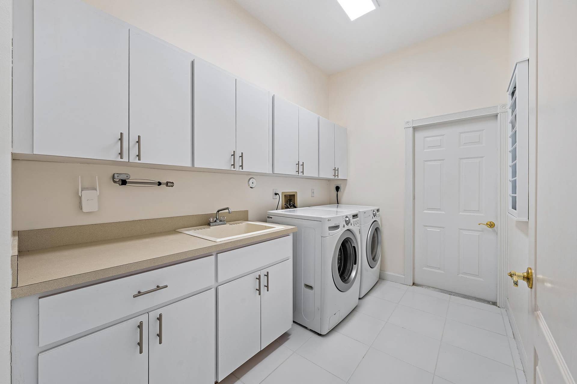 18504 SE Heritage Oaks Lane, Jupiter, FL 33469 Laundry