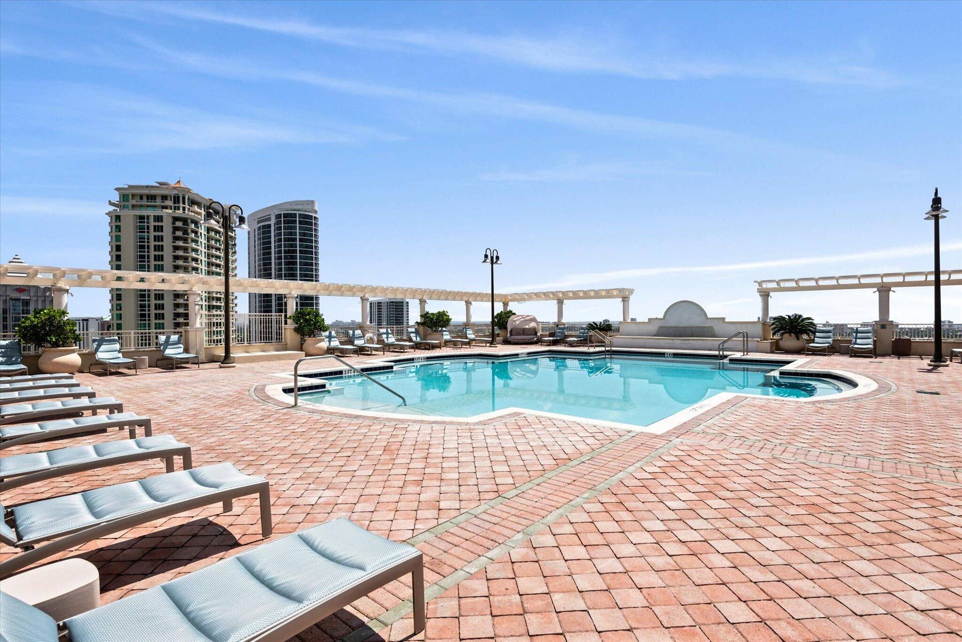 25FL Rooftop Pool Deck