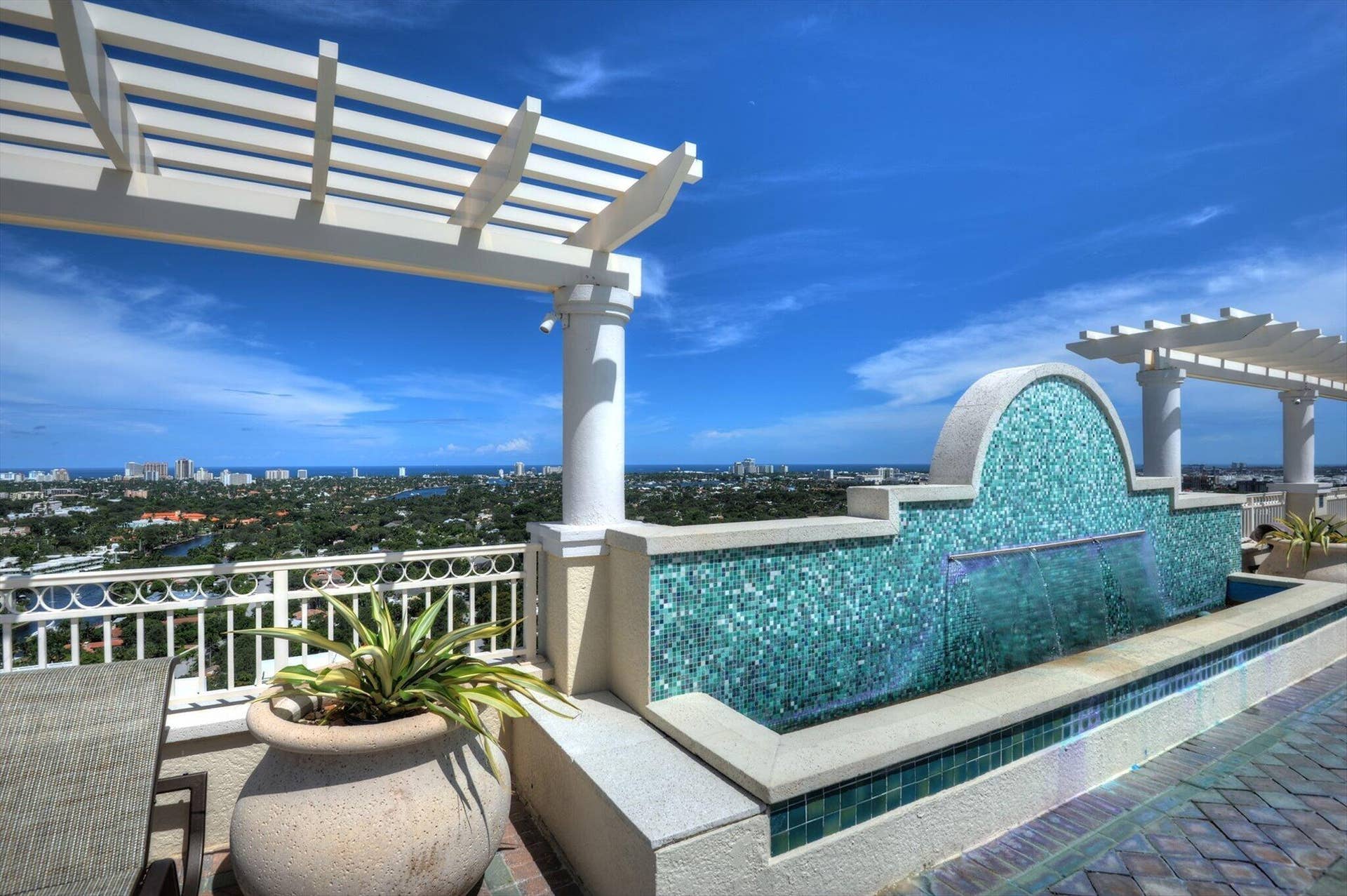 25FL Rooftop Pool Deck