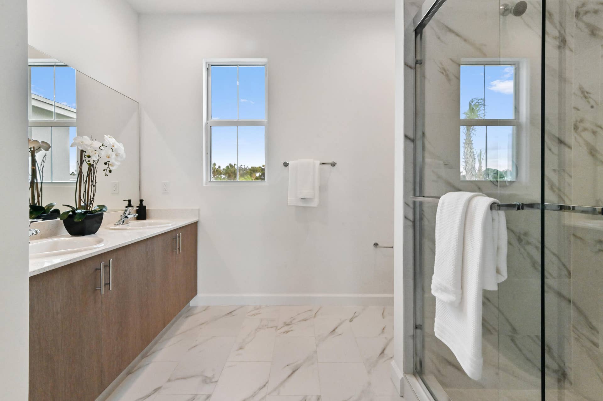 6275 Tenor Drive, West Palm Beach, FL 33413 40 Bathroom 01