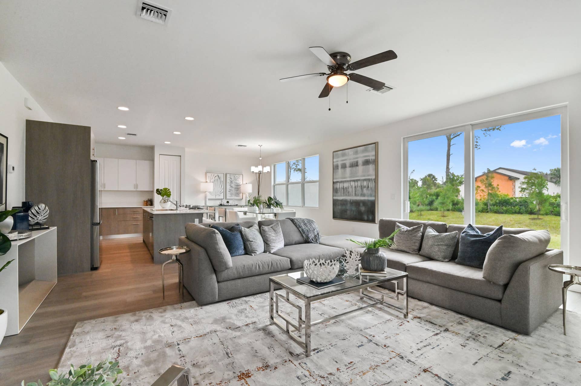 6275 Tenor Drive, West Palm Beach, FL 33413 11 Living room 04
