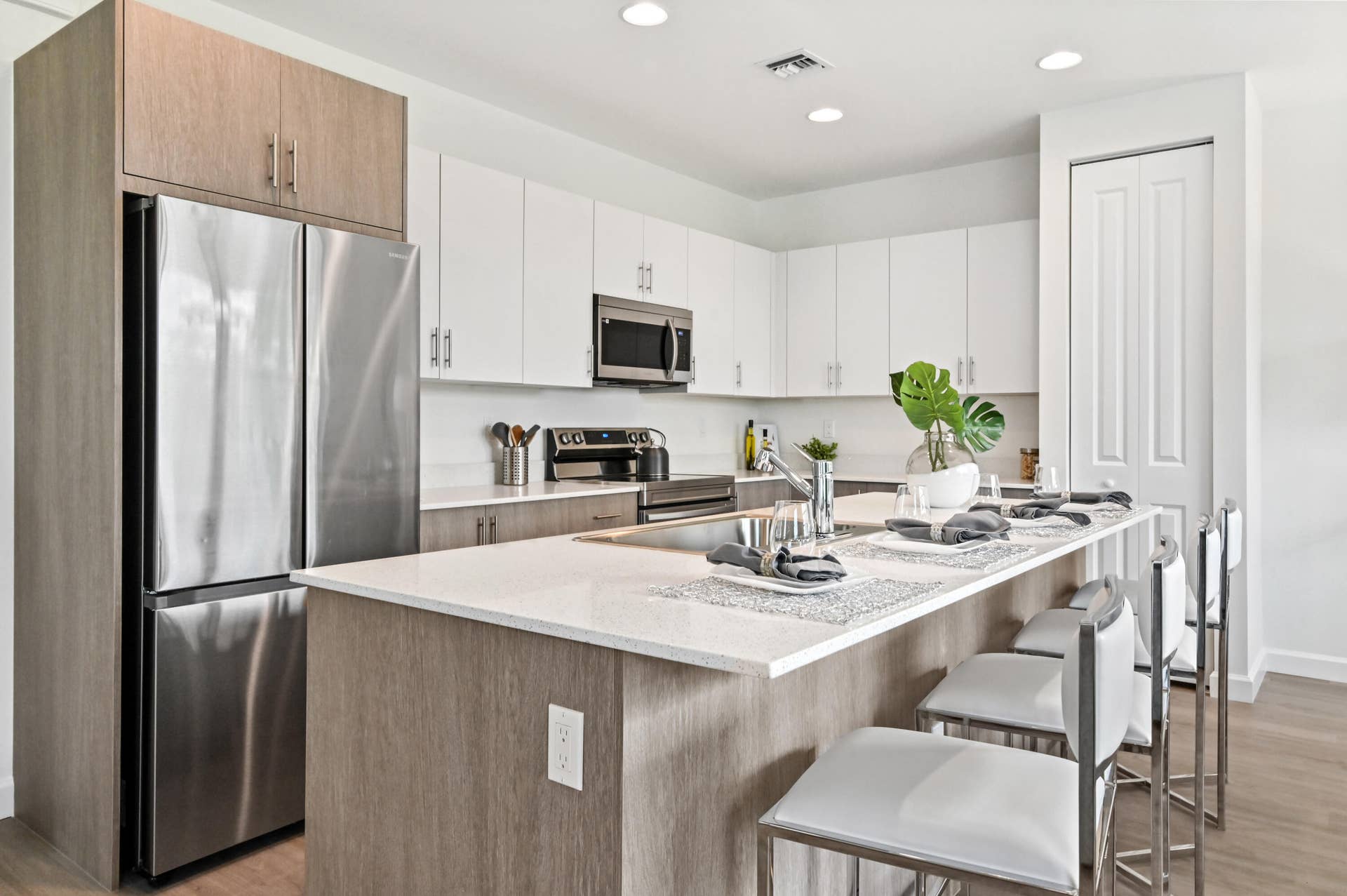 6275 Tenor Drive, West Palm Beach, FL 33413 19 Kitchen 02