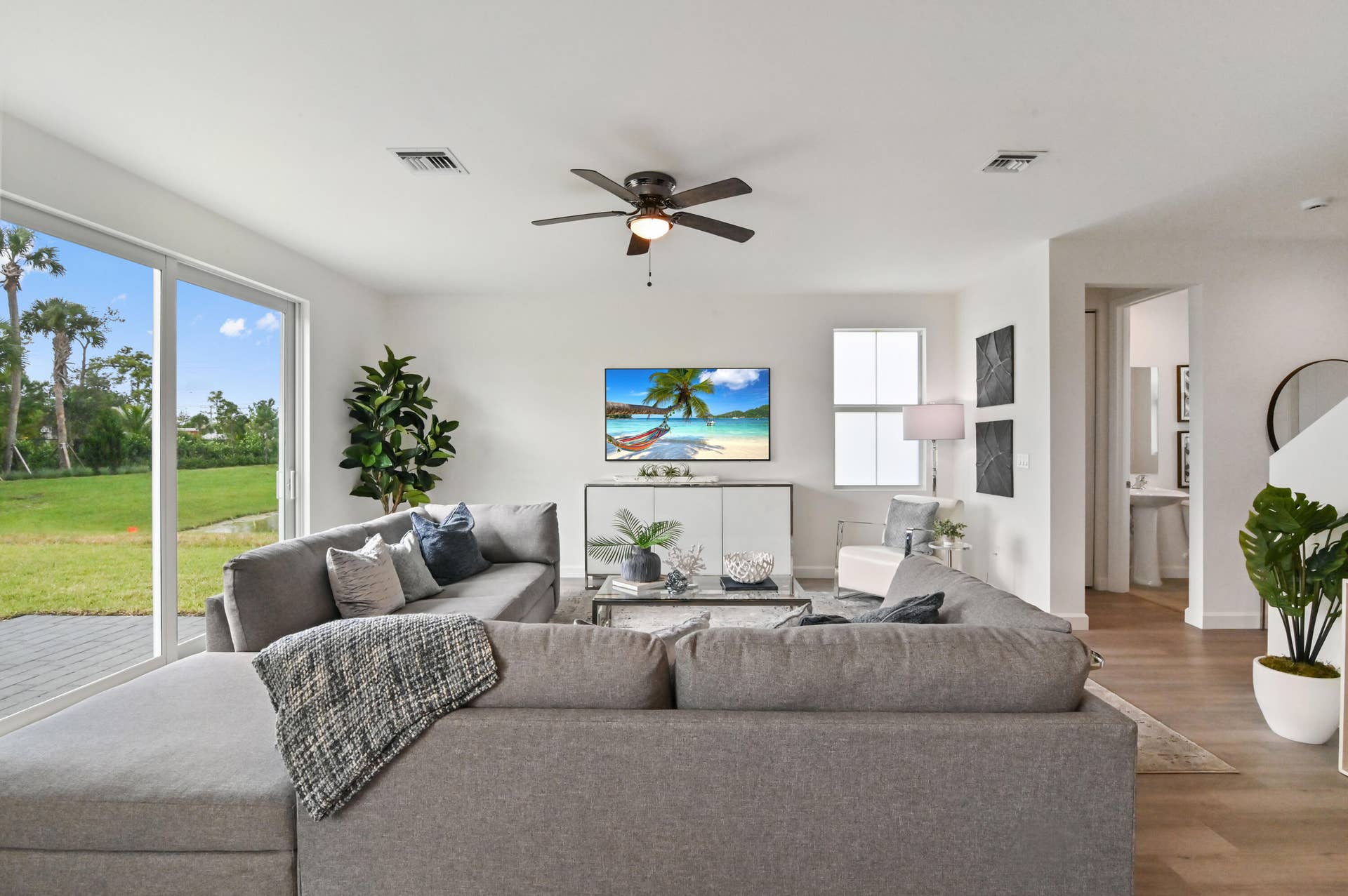 6275 Tenor Drive, West Palm Beach, FL 33413 10 Living room 03