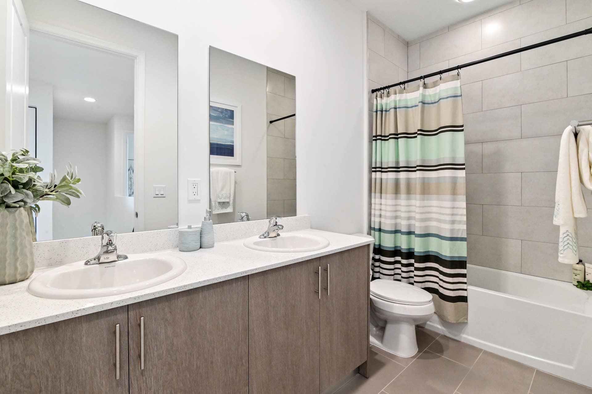 6275 Tenor Drive, West Palm Beach, FL 33413 31 Bathroom 01