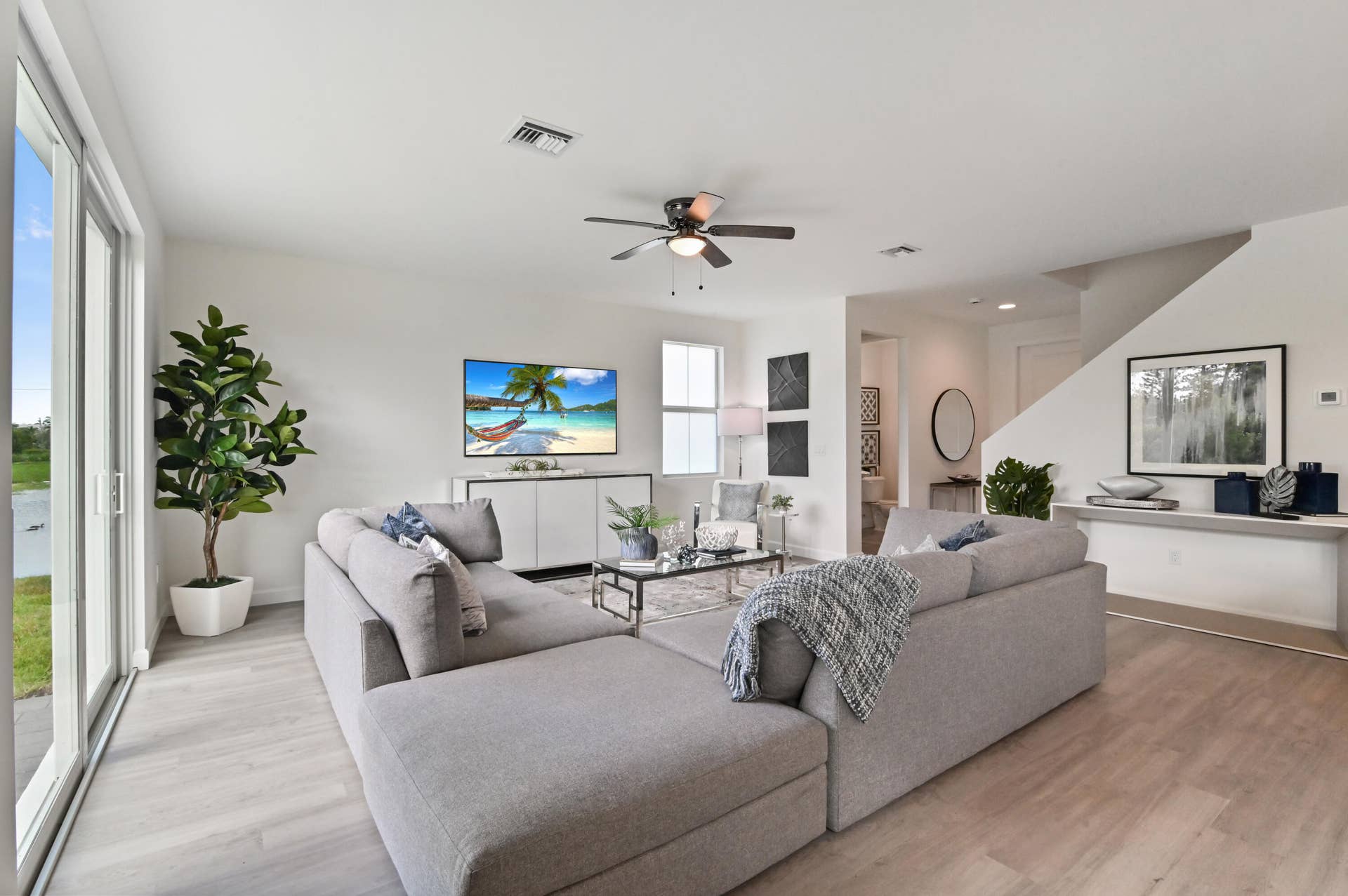 6275 Tenor Drive, West Palm Beach, FL 33413 09 Living room 02