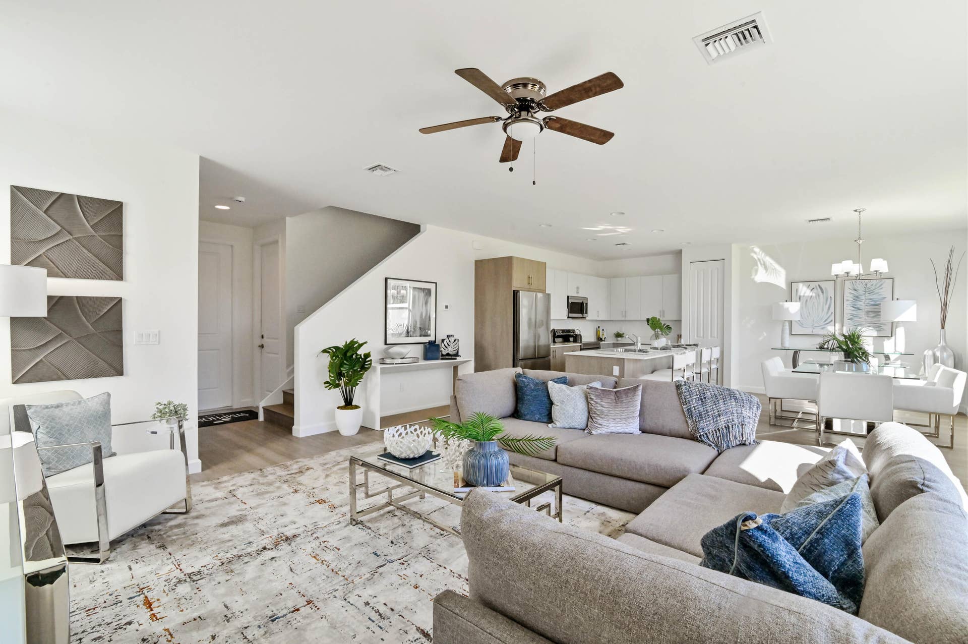 6275 Tenor Drive, West Palm Beach, FL 33413 07 Living Room 04