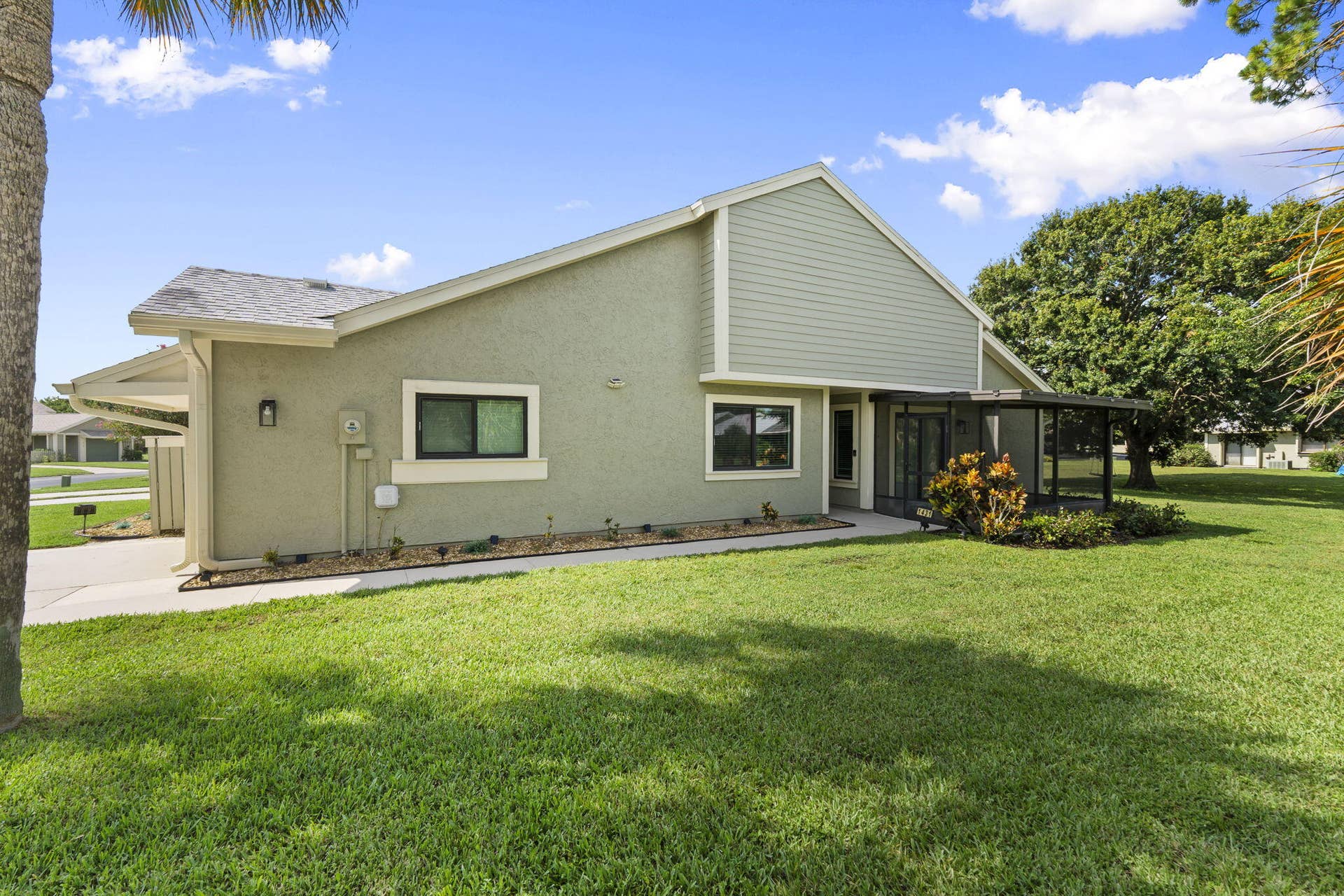 1431 SE COLCHESTER Circle, Port St Lucie, FL 34952 Side