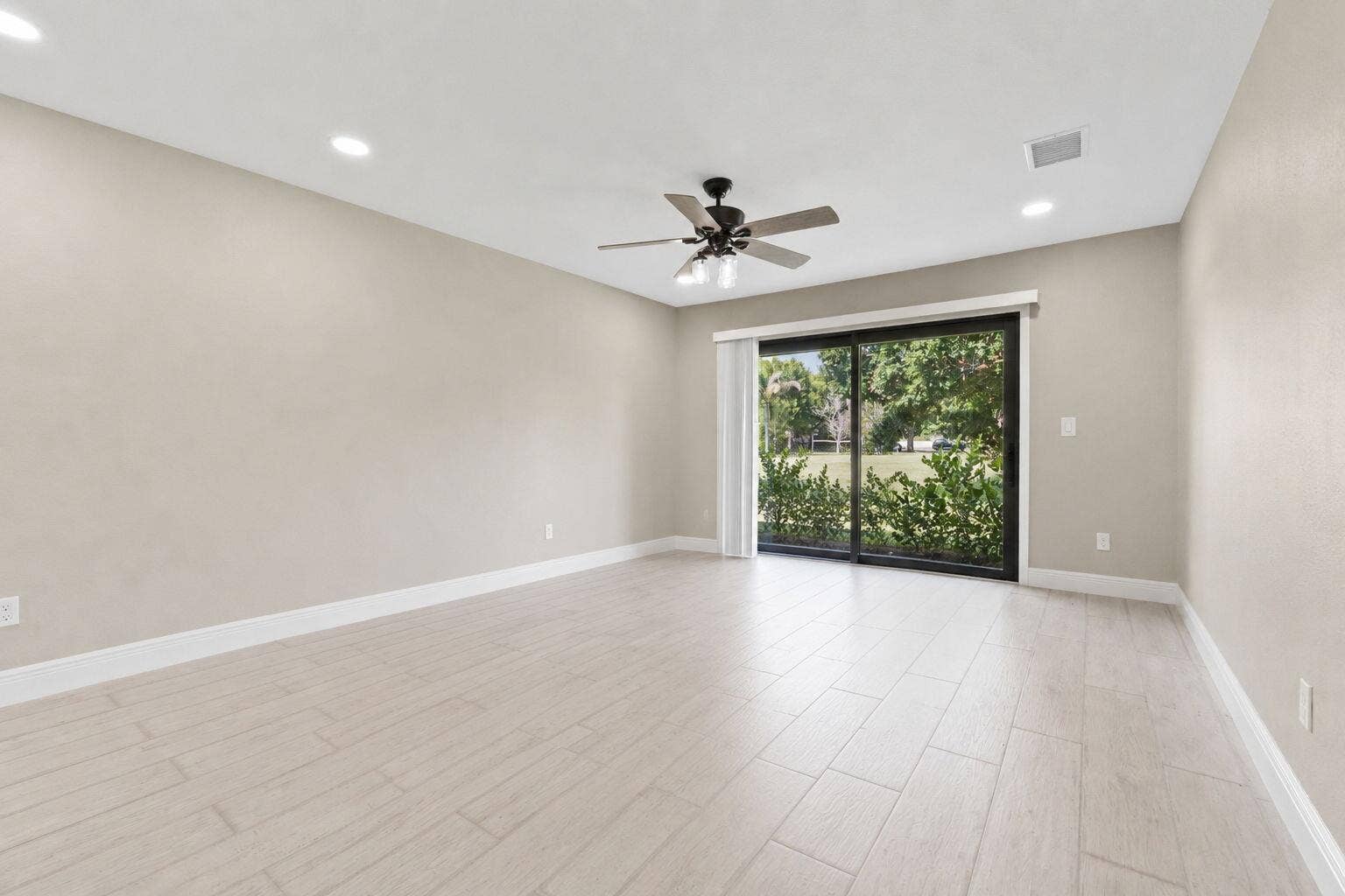 1431 SE COLCHESTER Circle, Port St Lucie, FL 34952 Living room
