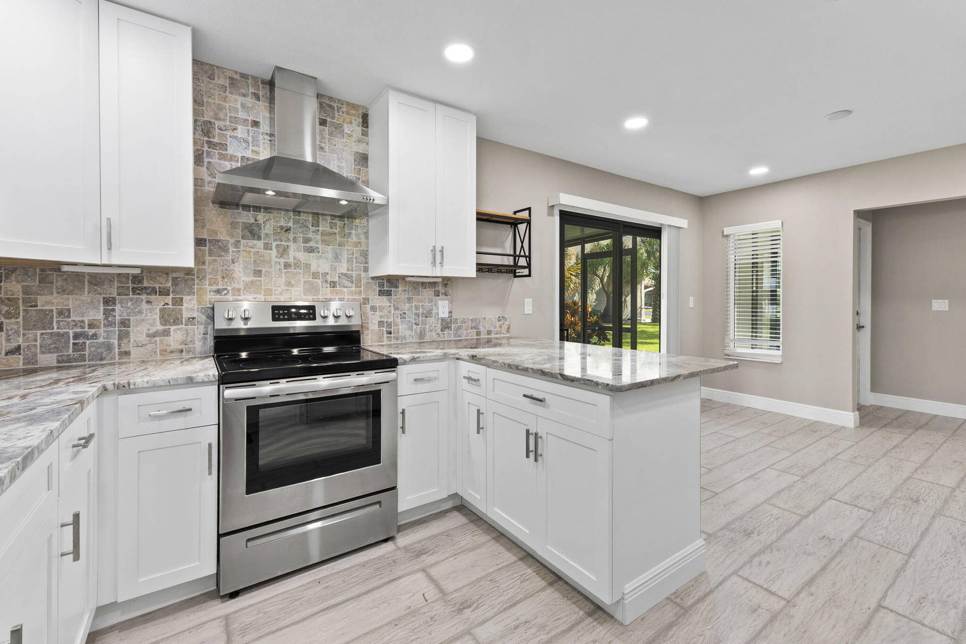 1431 SE COLCHESTER Circle, Port St Lucie, FL 34952 Kitchen