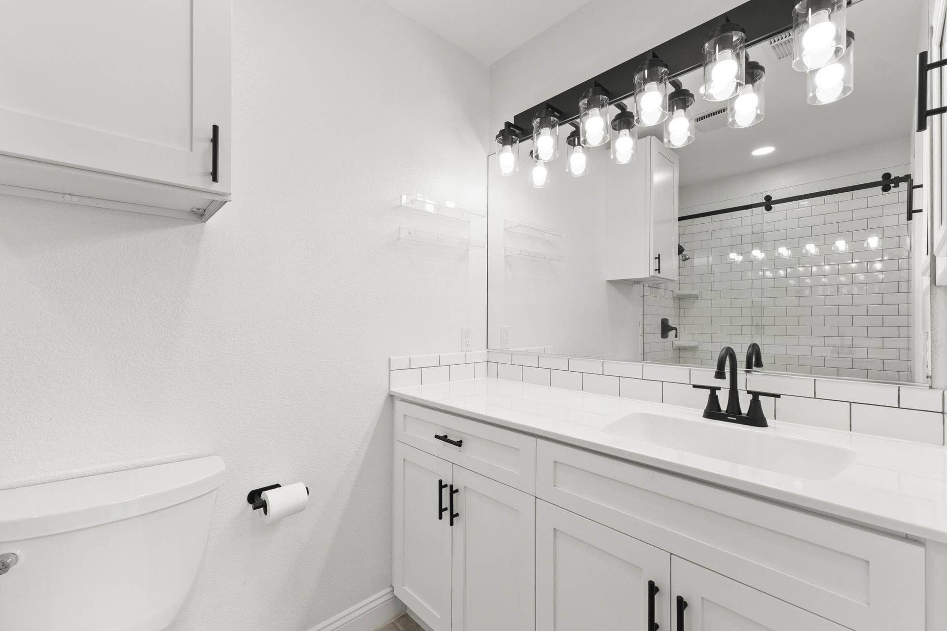 1431 SE COLCHESTER Circle, Port St Lucie, FL 34952 Primary bath