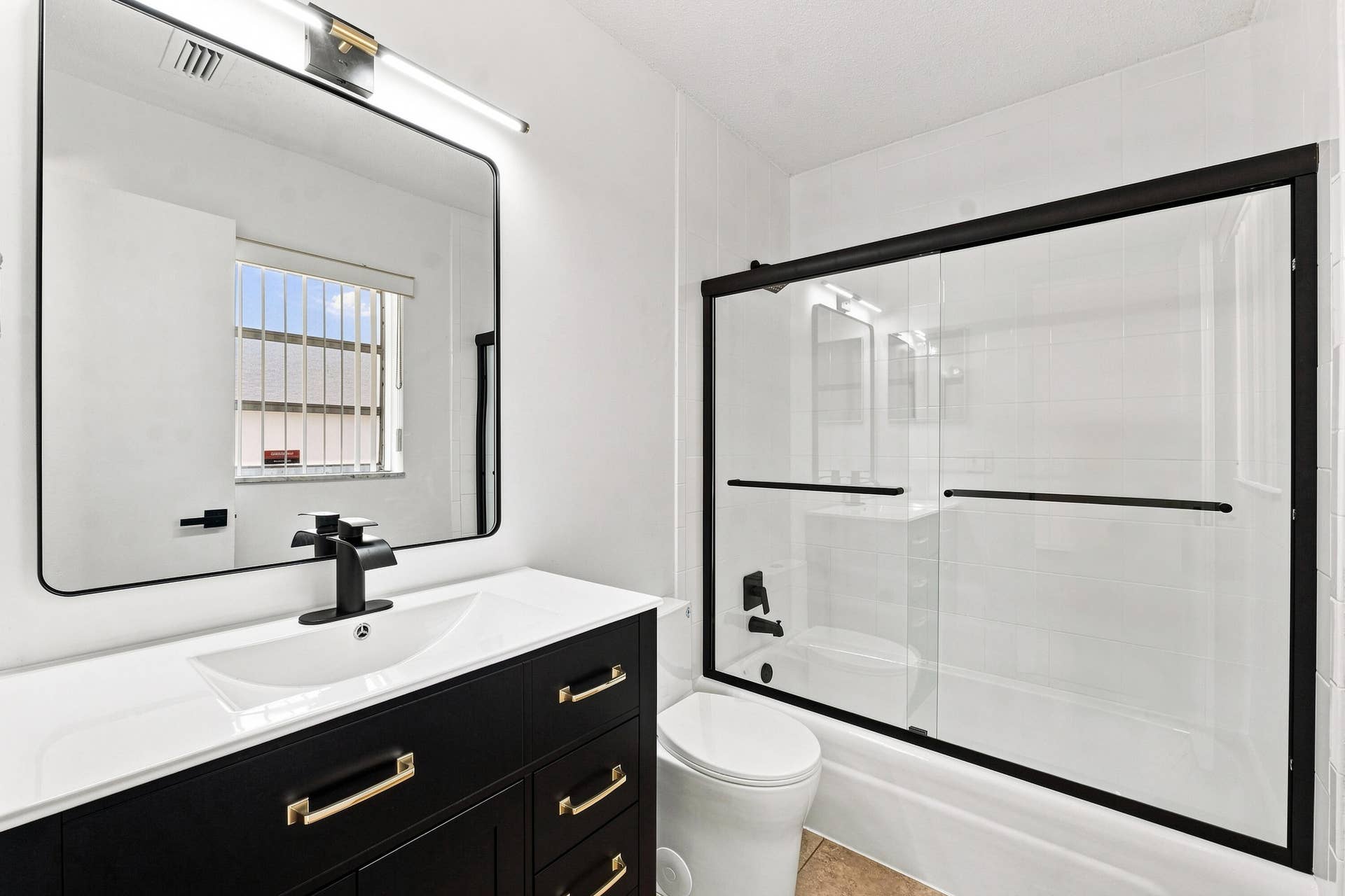 3310 NW 90th Avenue, #N, Coral Springs, FL 33065 Primary Bedroom's Bathroom