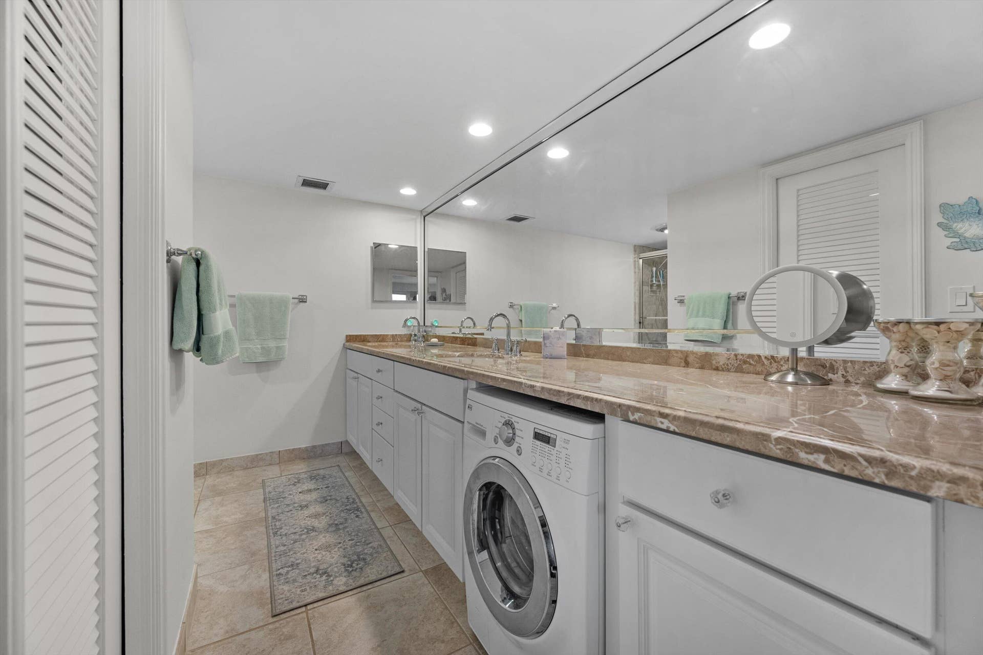 350 Beach Rd 204