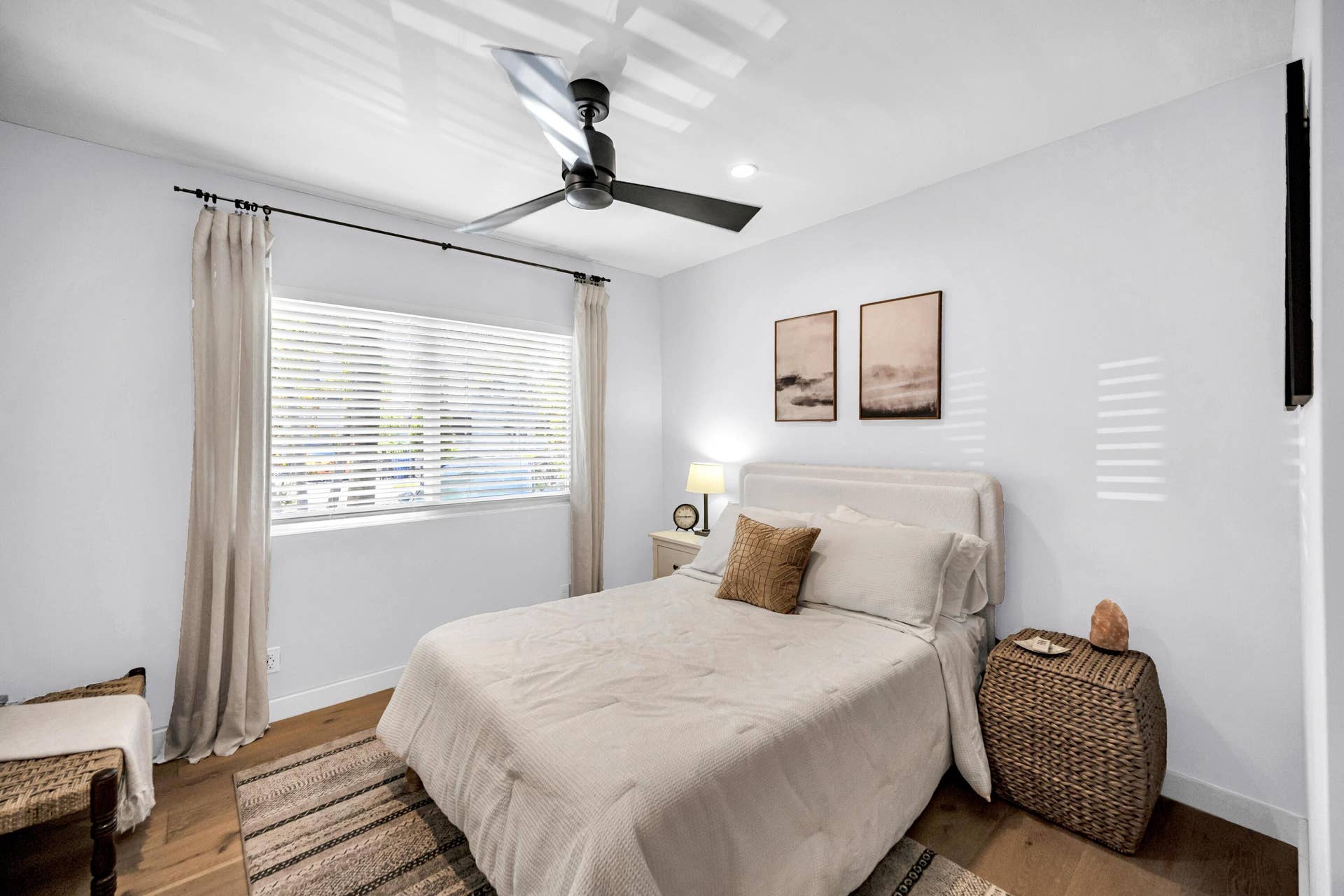 748 NE 17th Way, Fort Lauderdale, Fort Lauderdale, FL 33304 748 NE 17TH WAY--42