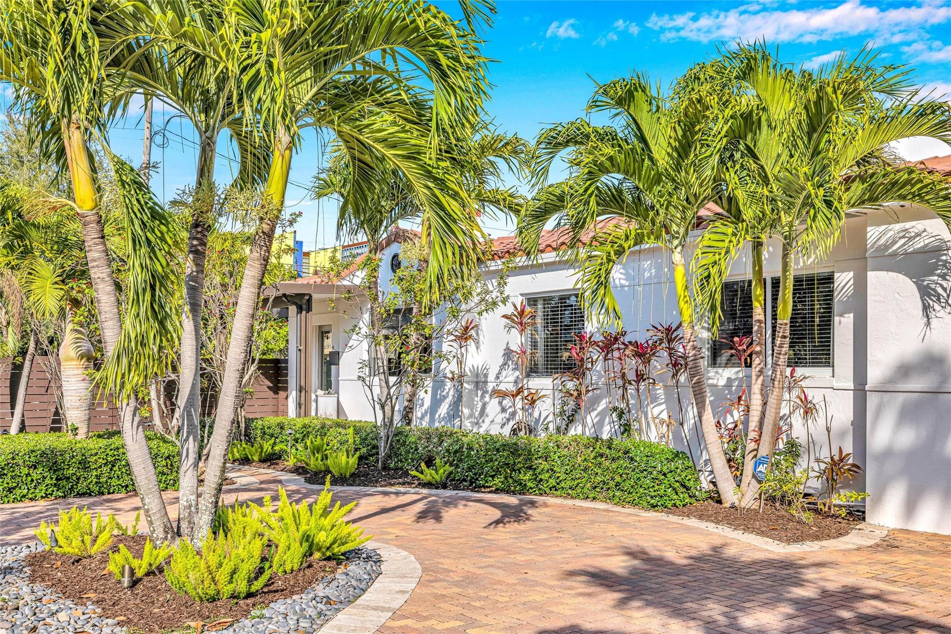 748 NE 17th Way, Fort Lauderdale, Fort Lauderdale, FL 33304 Photo 1