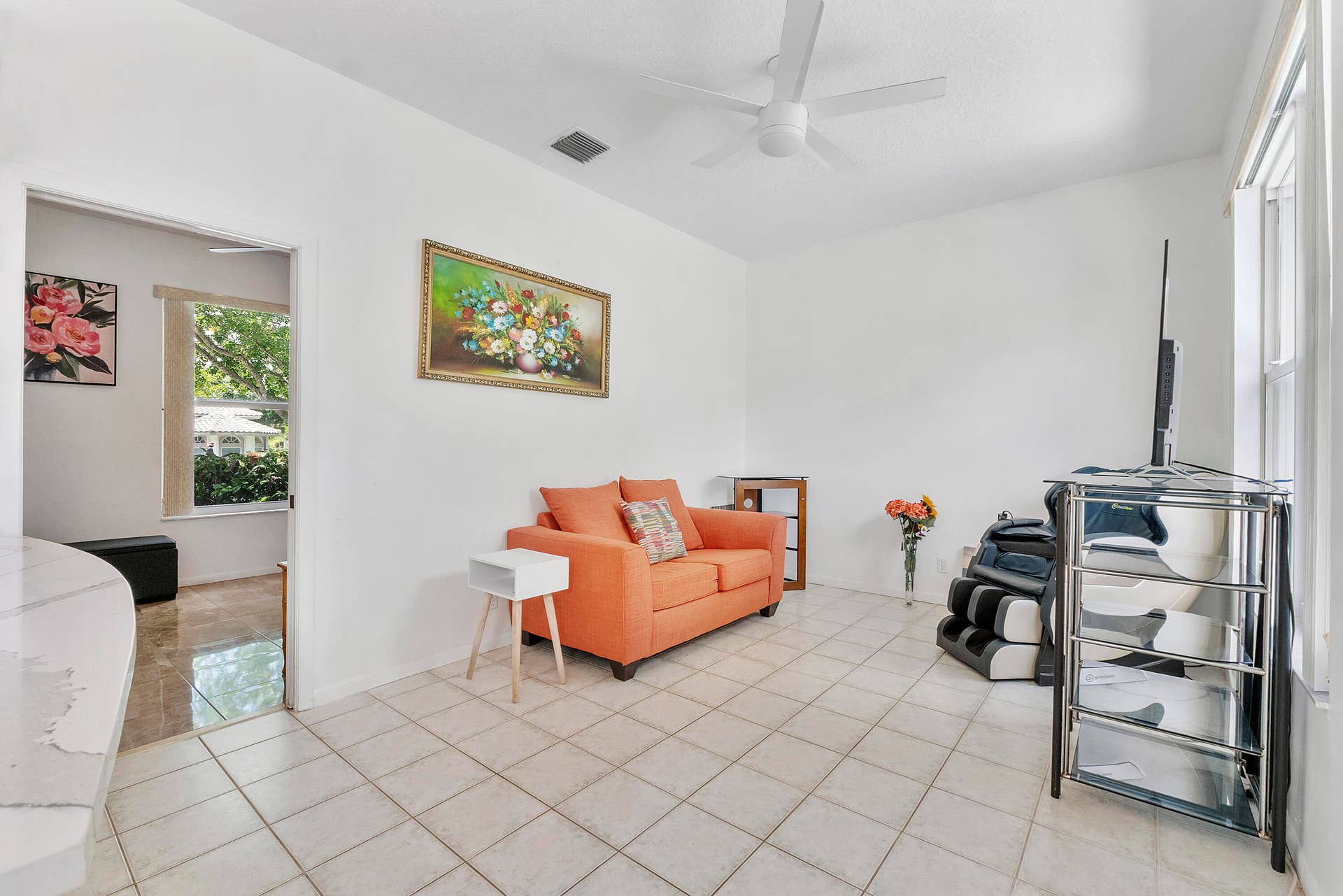 4862 Kensington Circle, Coral Springs, FL 33076 Guest/ Pool House Living Room